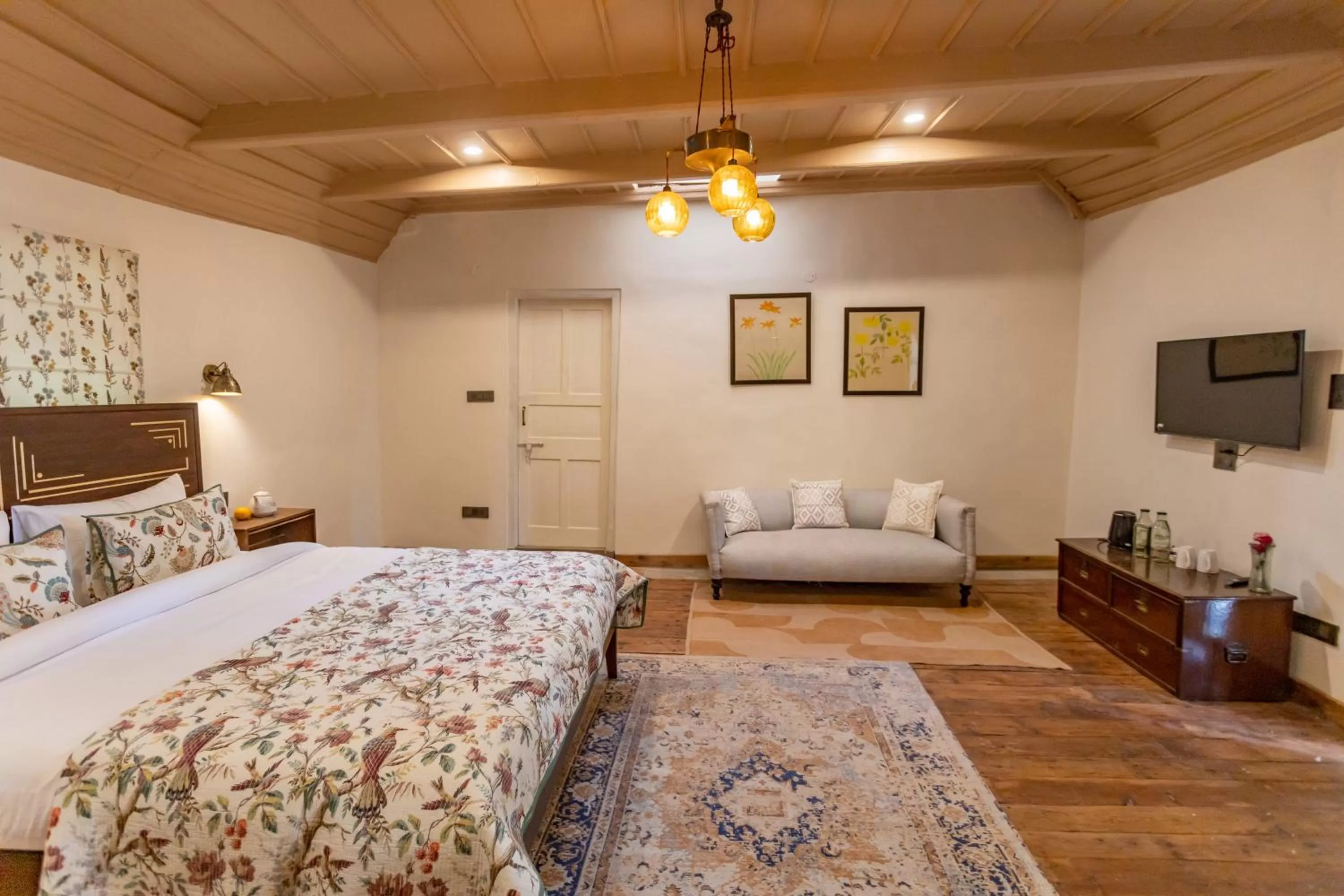 Bedroom, Bed in Seclude Shimla, Taraview