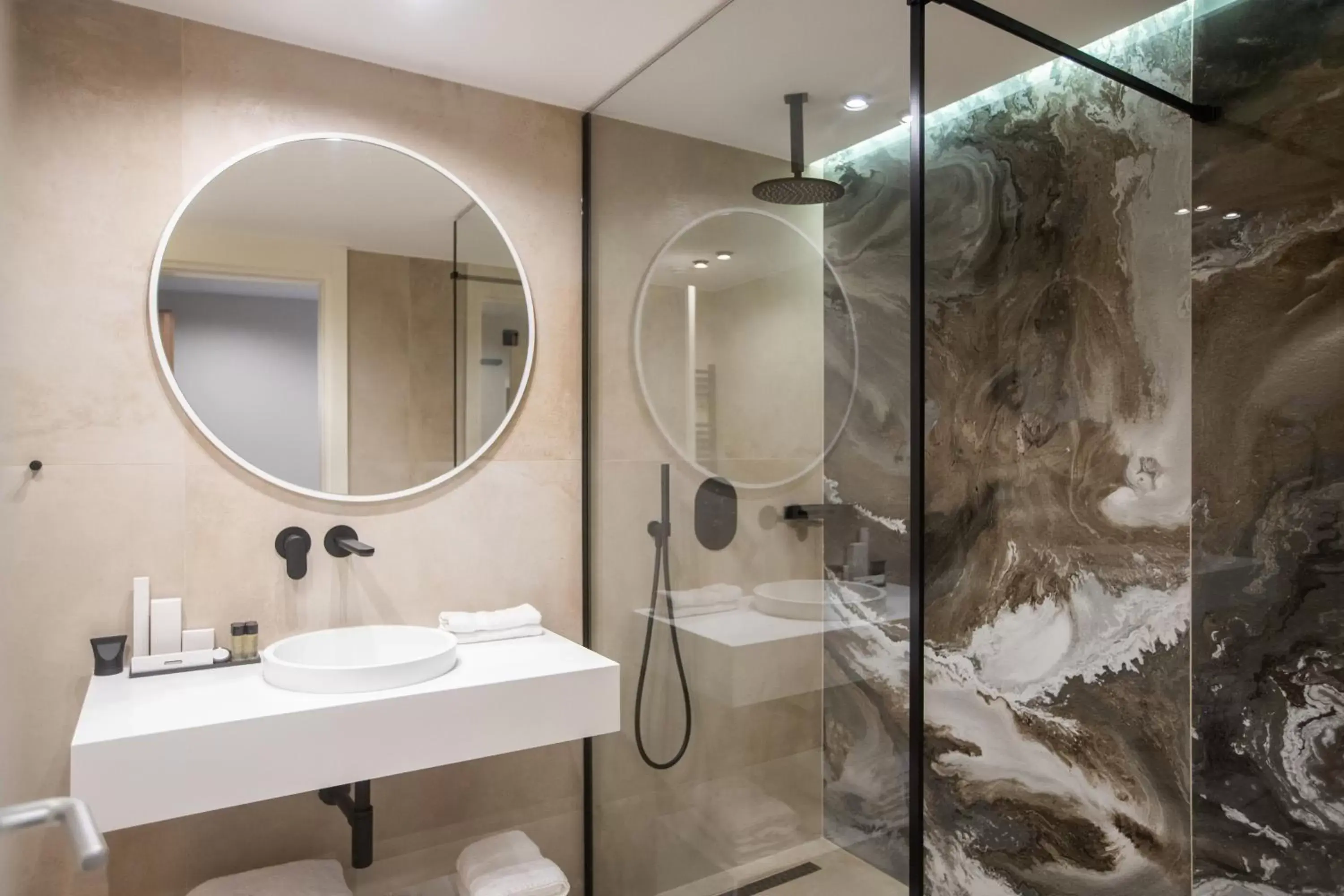 Shower, Bathroom in Hotel Elisa Tirana, Affiliated by Meliá