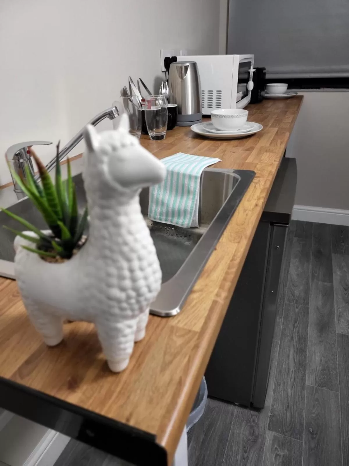 Kitchen or kitchenette, Kitchen/Kitchenette in MM Sure Stay Accommodation - NG1