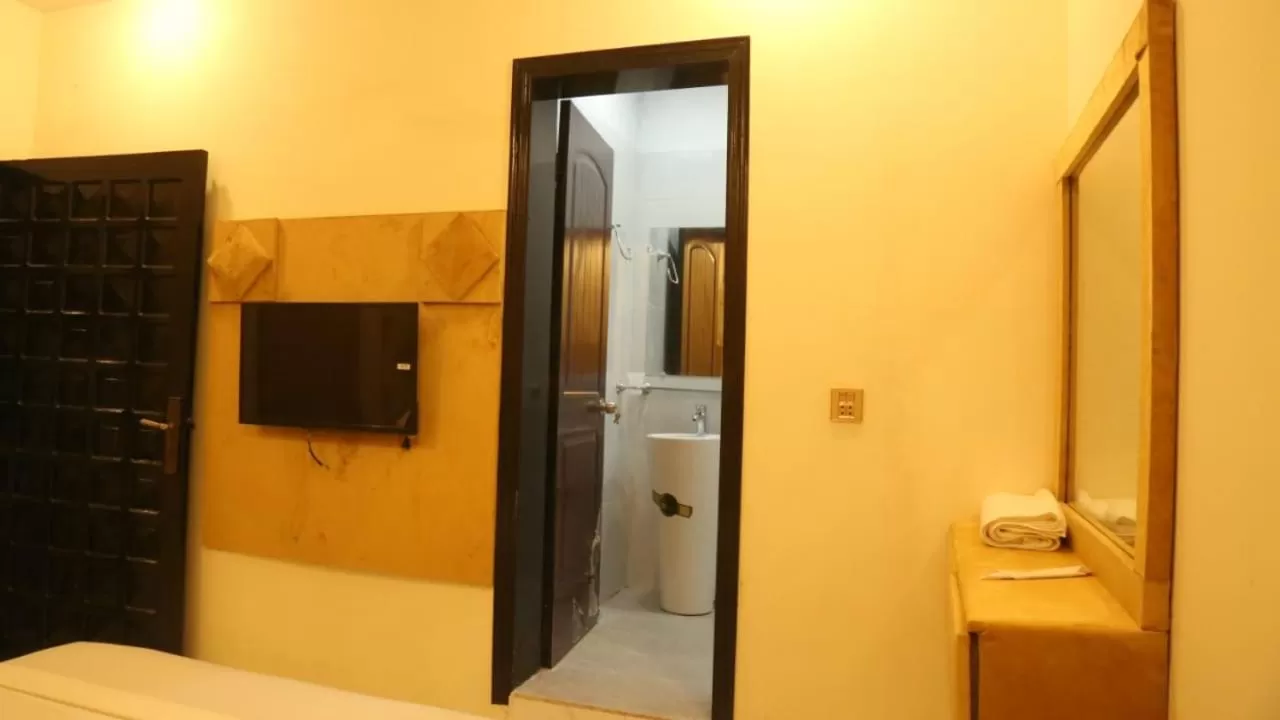 TV/Entertainment Center in HOTEL DE SMART Multan