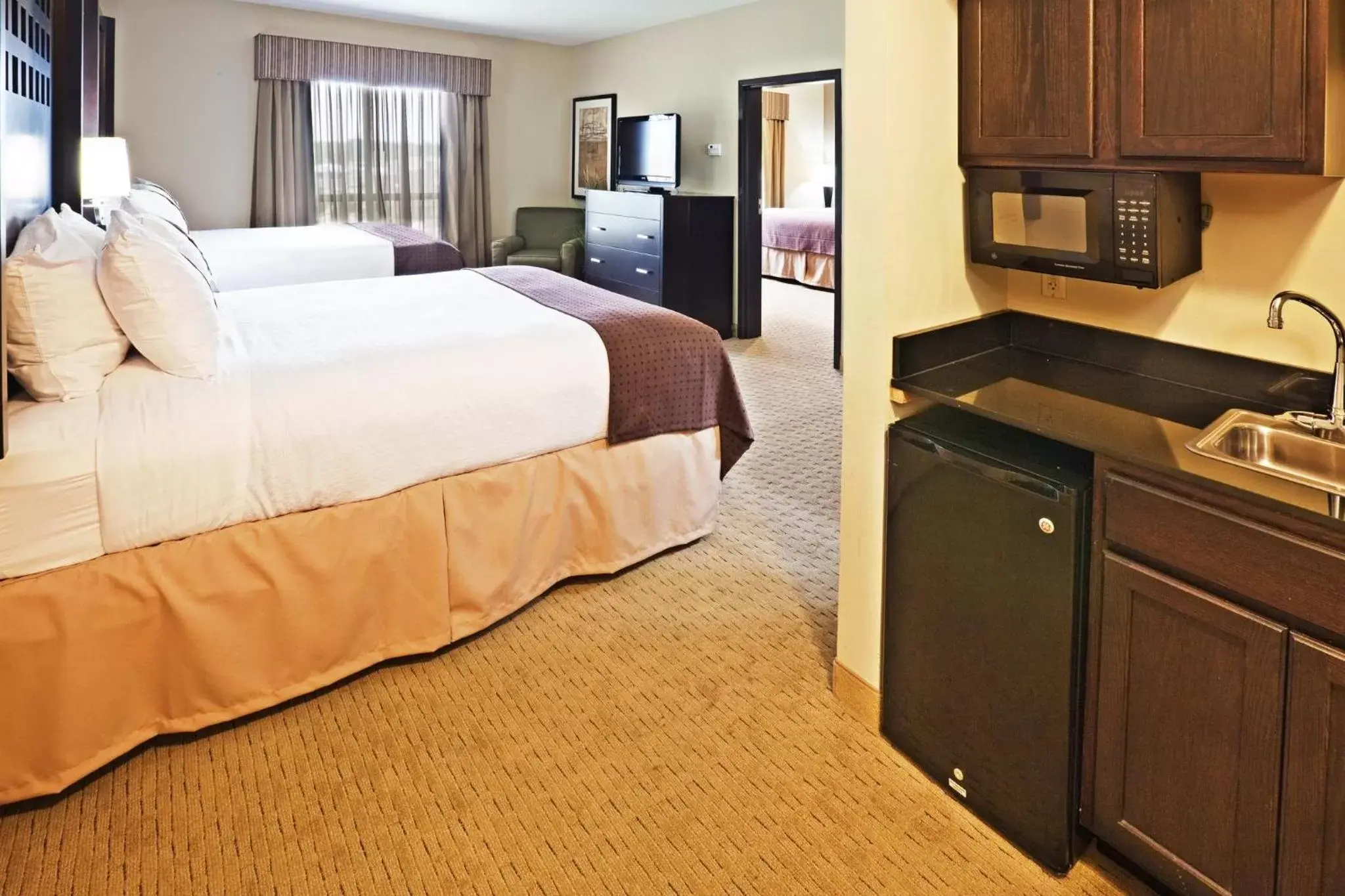 Photo of the whole room, Bed in Holiday Inn & Suites Stillwater-University West, an IHG Hotel