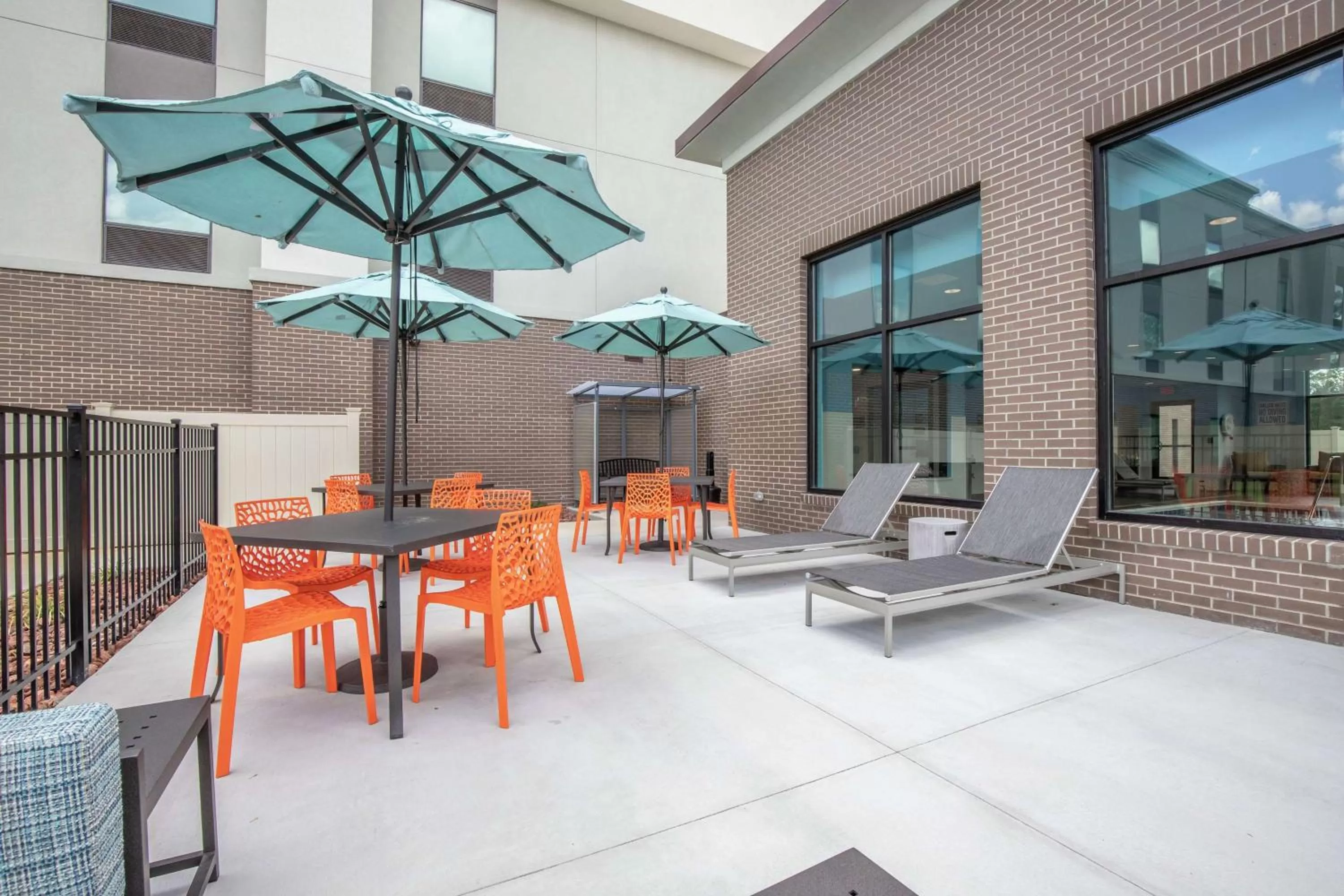 Patio in Hampton Inn Camden, SC