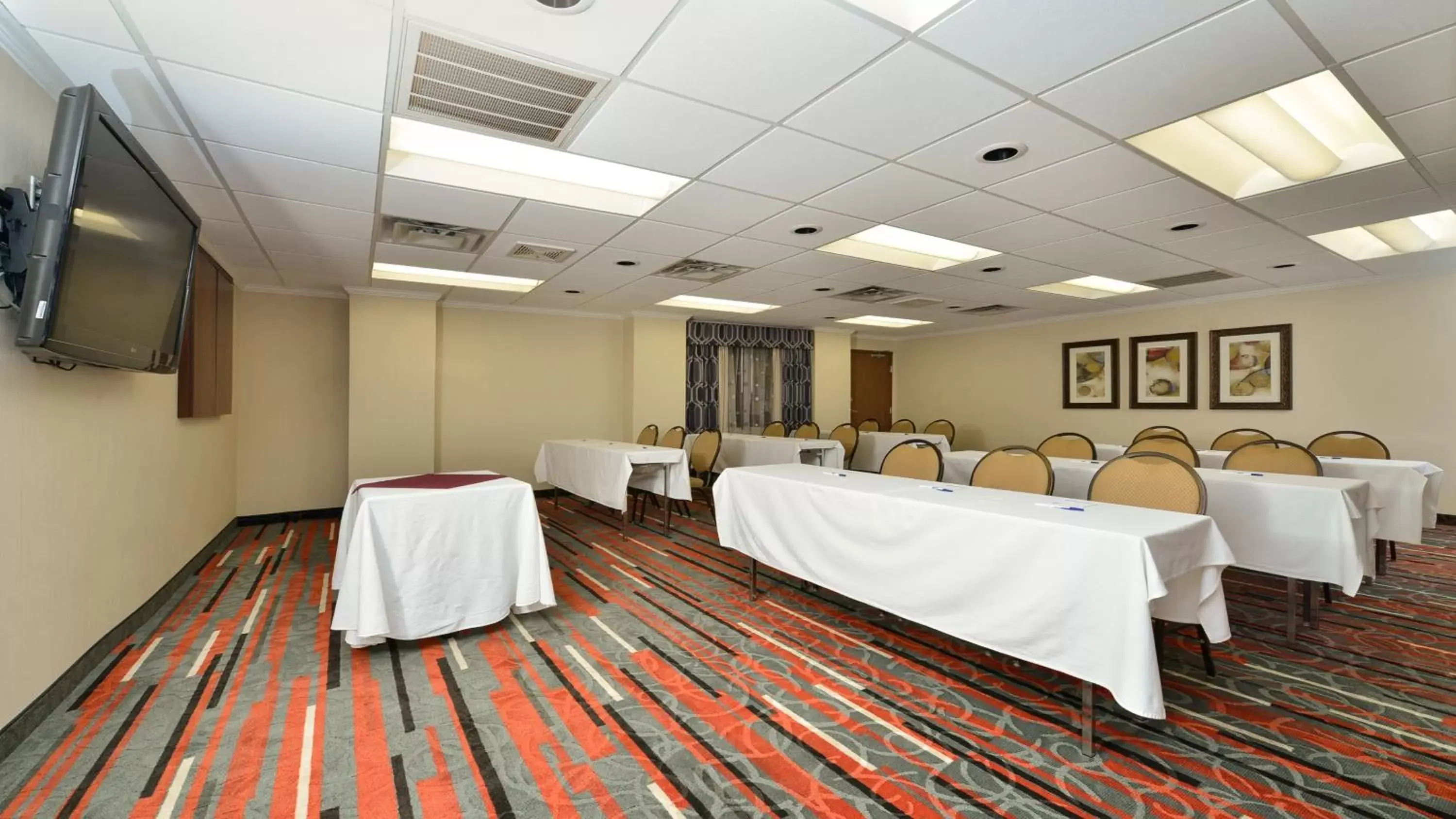 Meeting/conference room in Holiday Inn Express Boston/Milford Hotel, an IHG Hotel