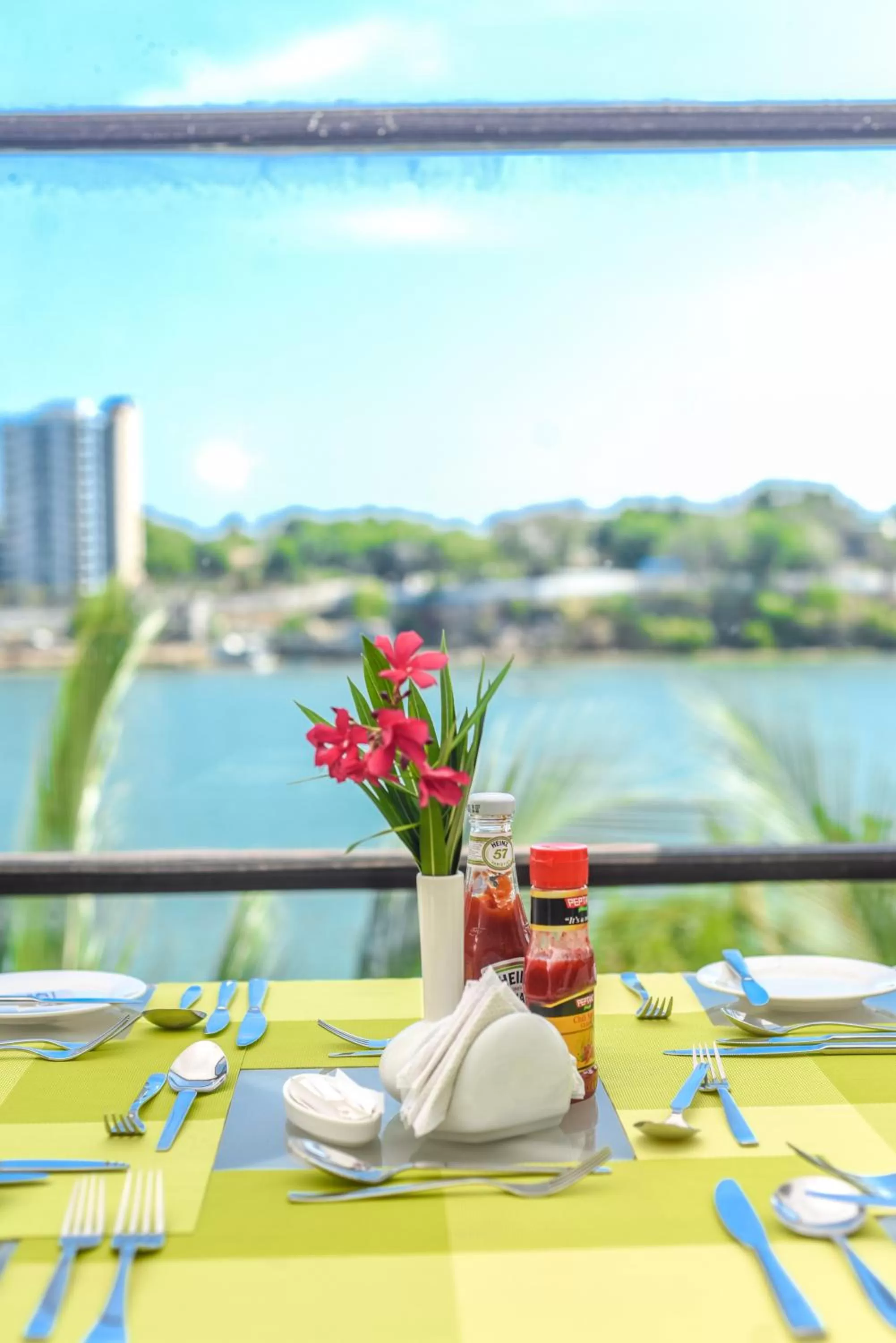 Restaurant/places to eat in CityBlue Creekside Hotel & Suites