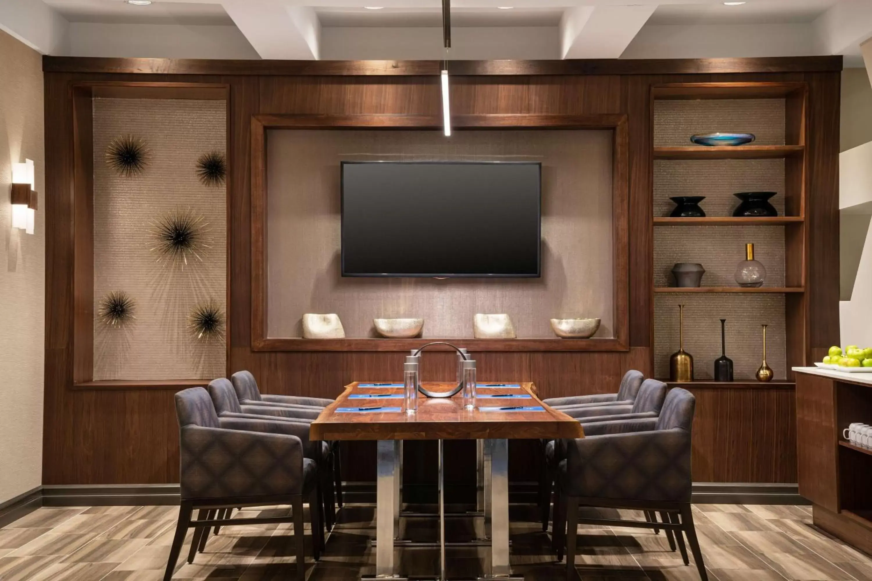 Property building, TV/Entertainment Center in Hilton Seattle Property building, TV/Entertainment Center in Hilton Seattle