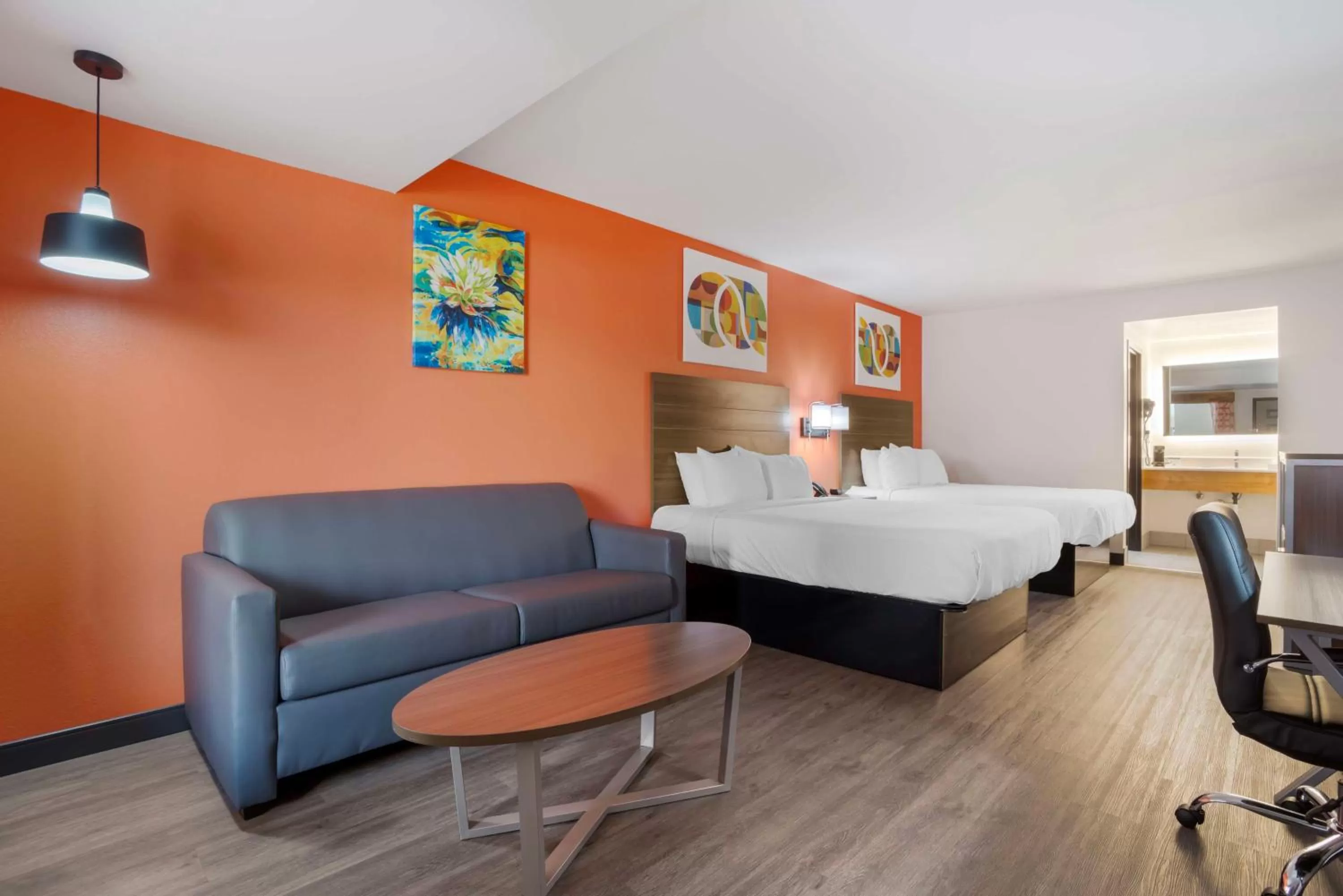 Bedroom in Best Western Statesville Inn