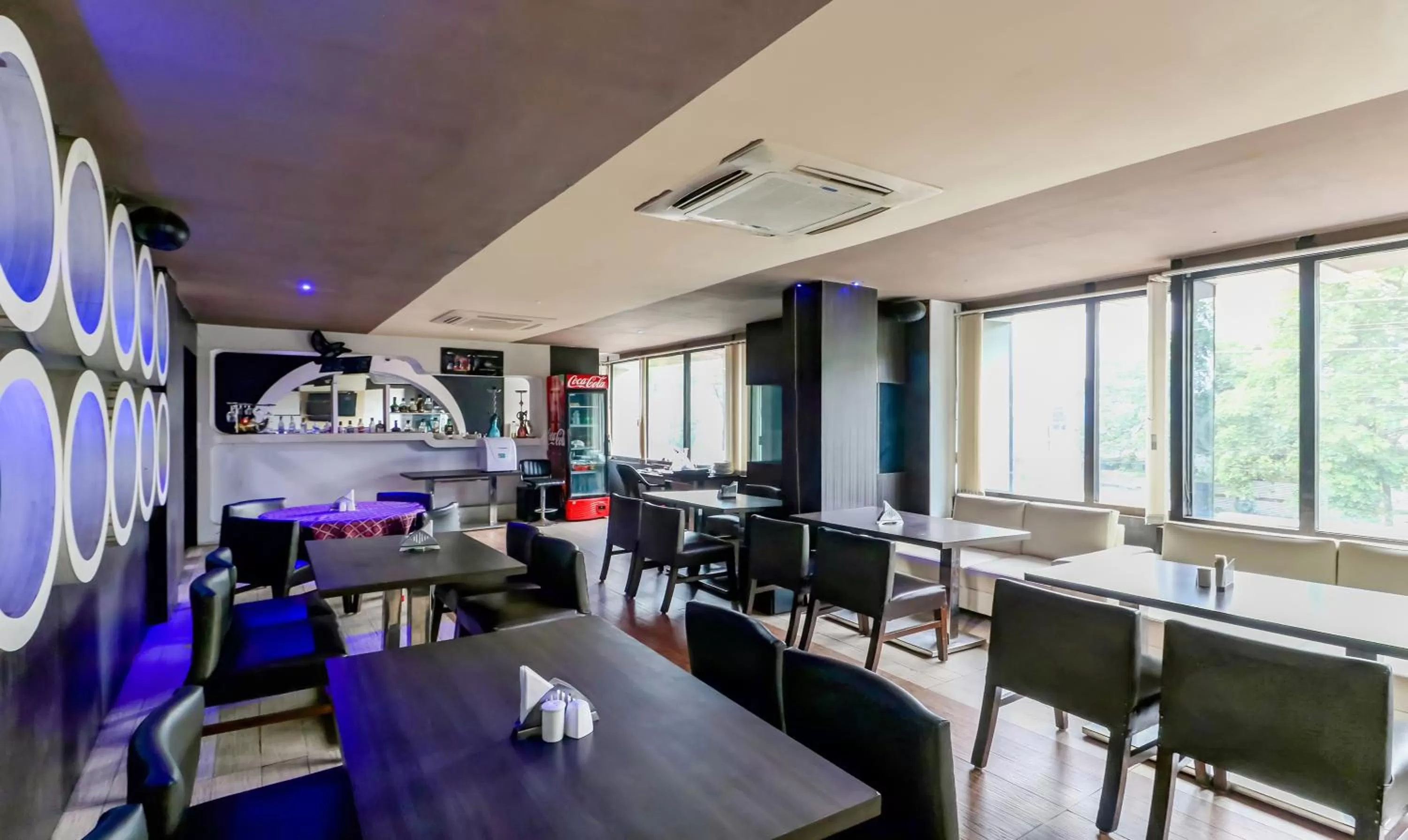 Restaurant/places to eat in Treebo Concerto Residentia