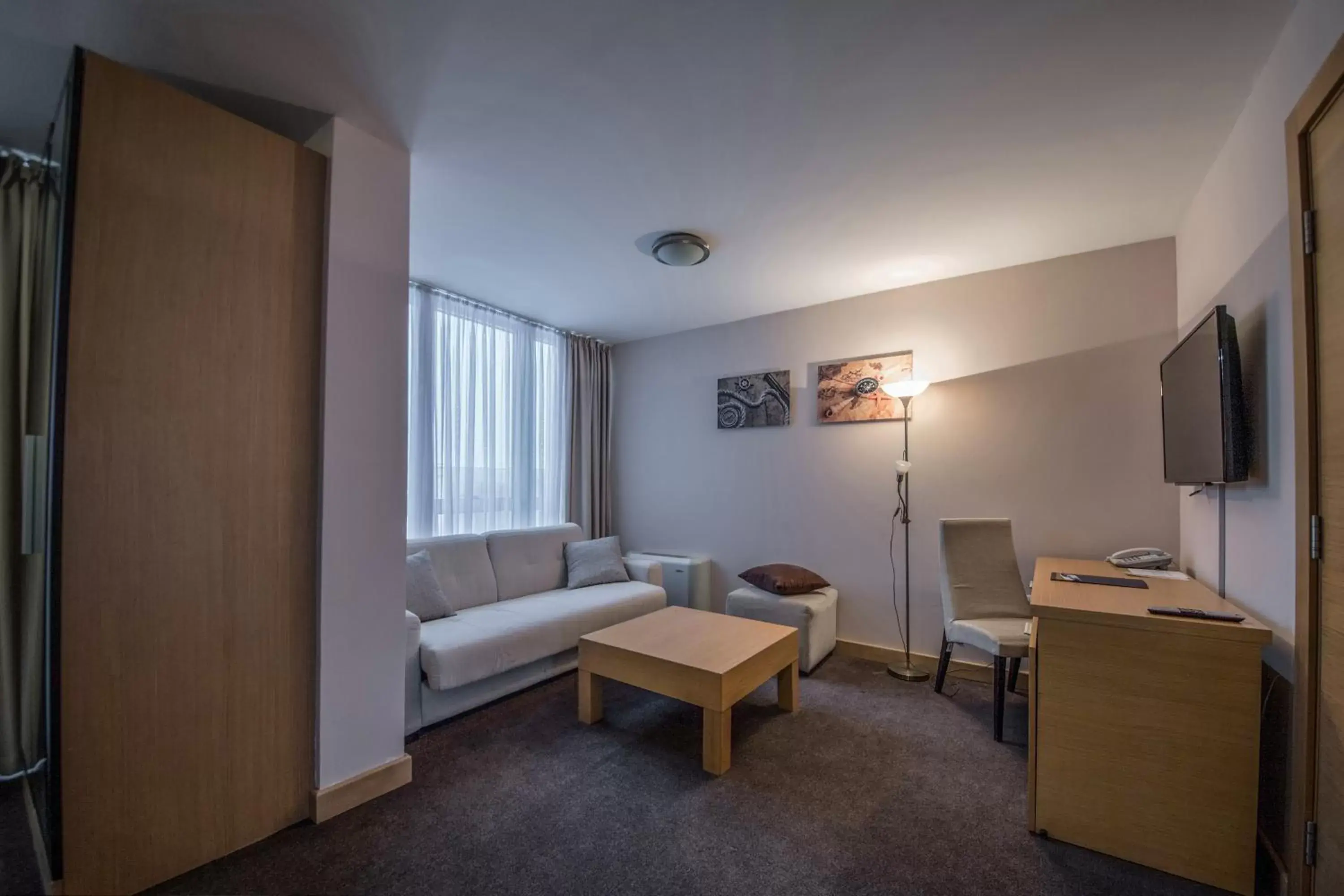 TV and multimedia, Bed in Putnik Inn Belgrade TV and multimedia, Bed in Putnik Inn Belgrade