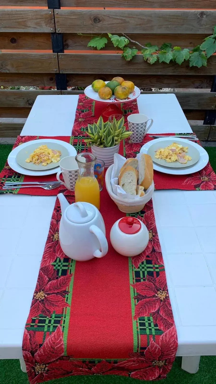 Breakfast in Manaya Bed & Breakfast