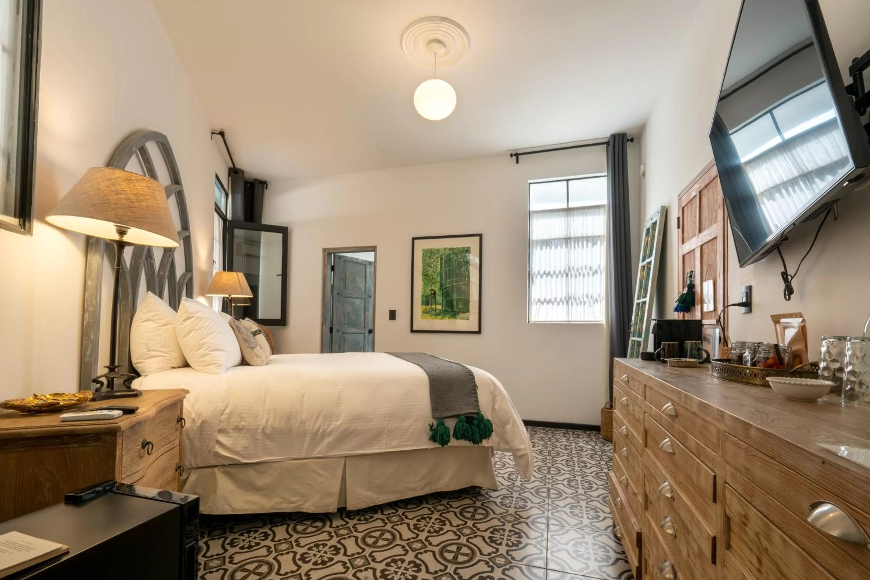 Photo of the whole room, Bed in Orchid House Mexico City