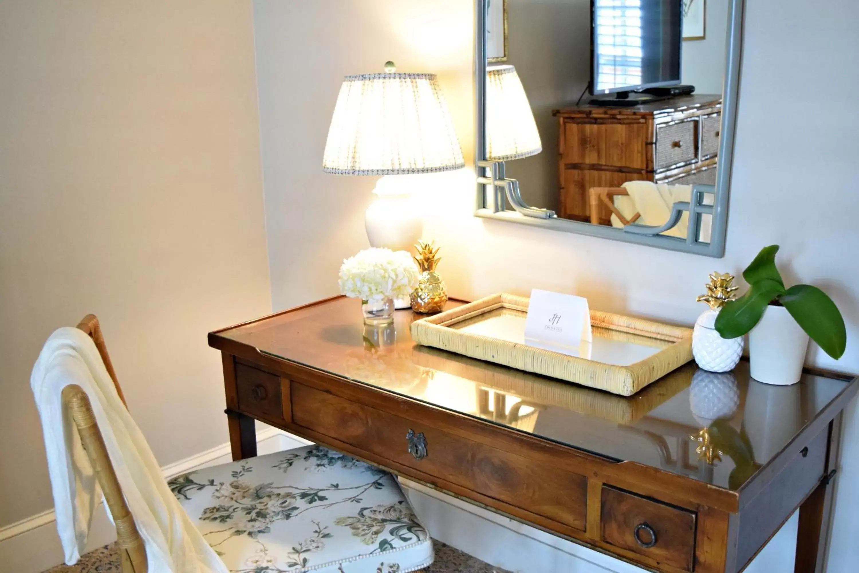 Seating area, Kitchen/Kitchenette in JH Adams Inn, Trademark Collection by Wyndham