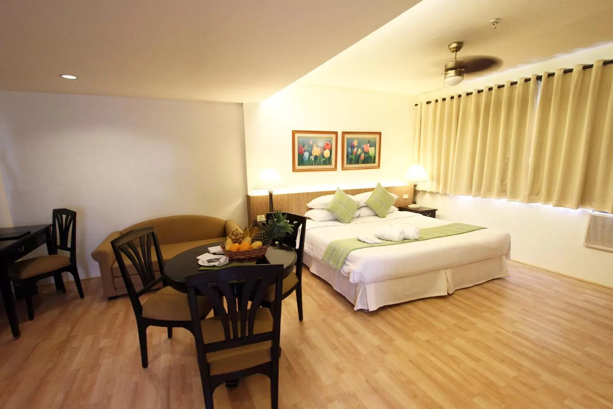 Photo of the whole room, Bed in Hotel Fleuris Photo of the whole room, Bed in Hotel Fleuris