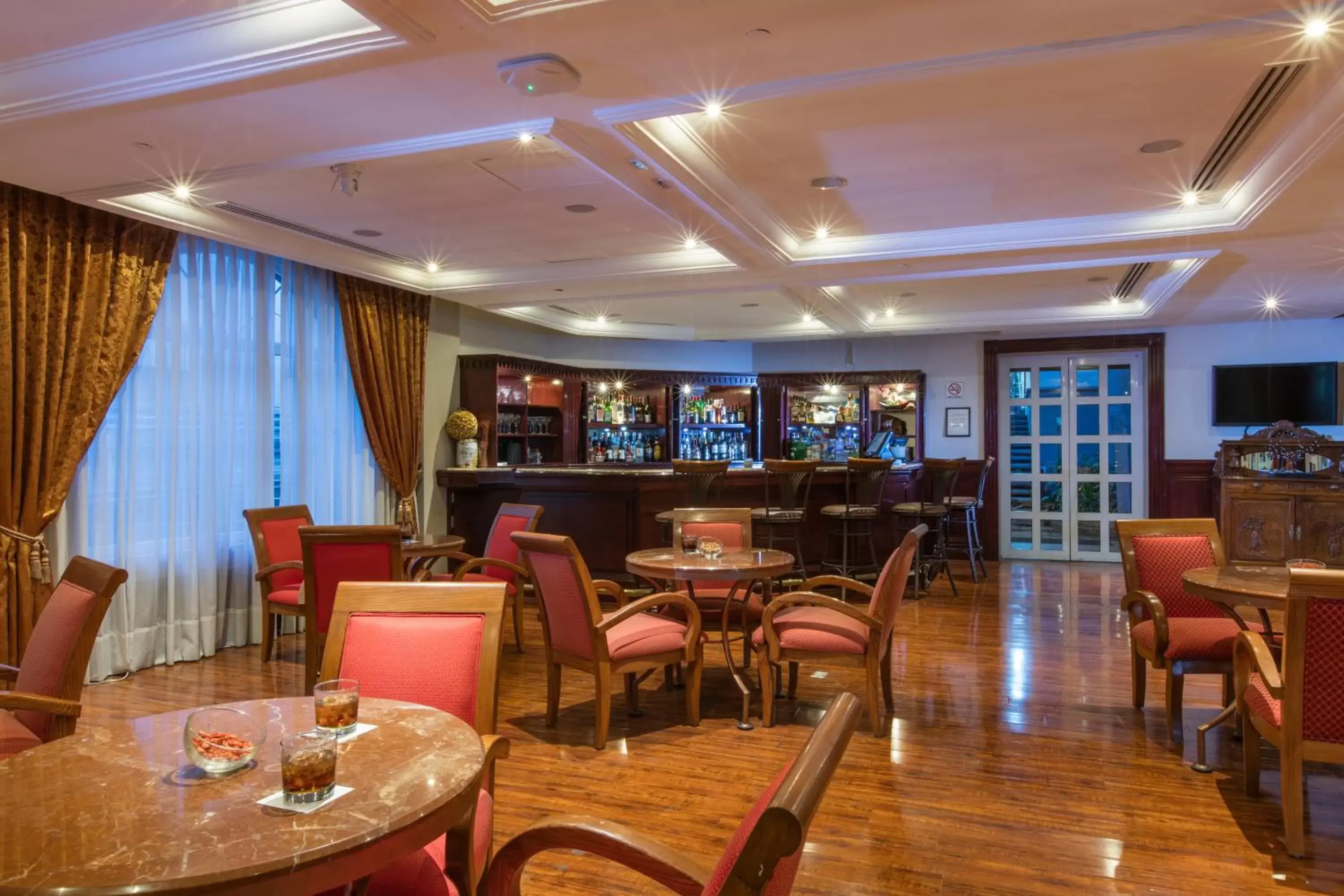 Lounge or bar, Restaurant/Places to Eat in Krystal Satelite Maria Barbara