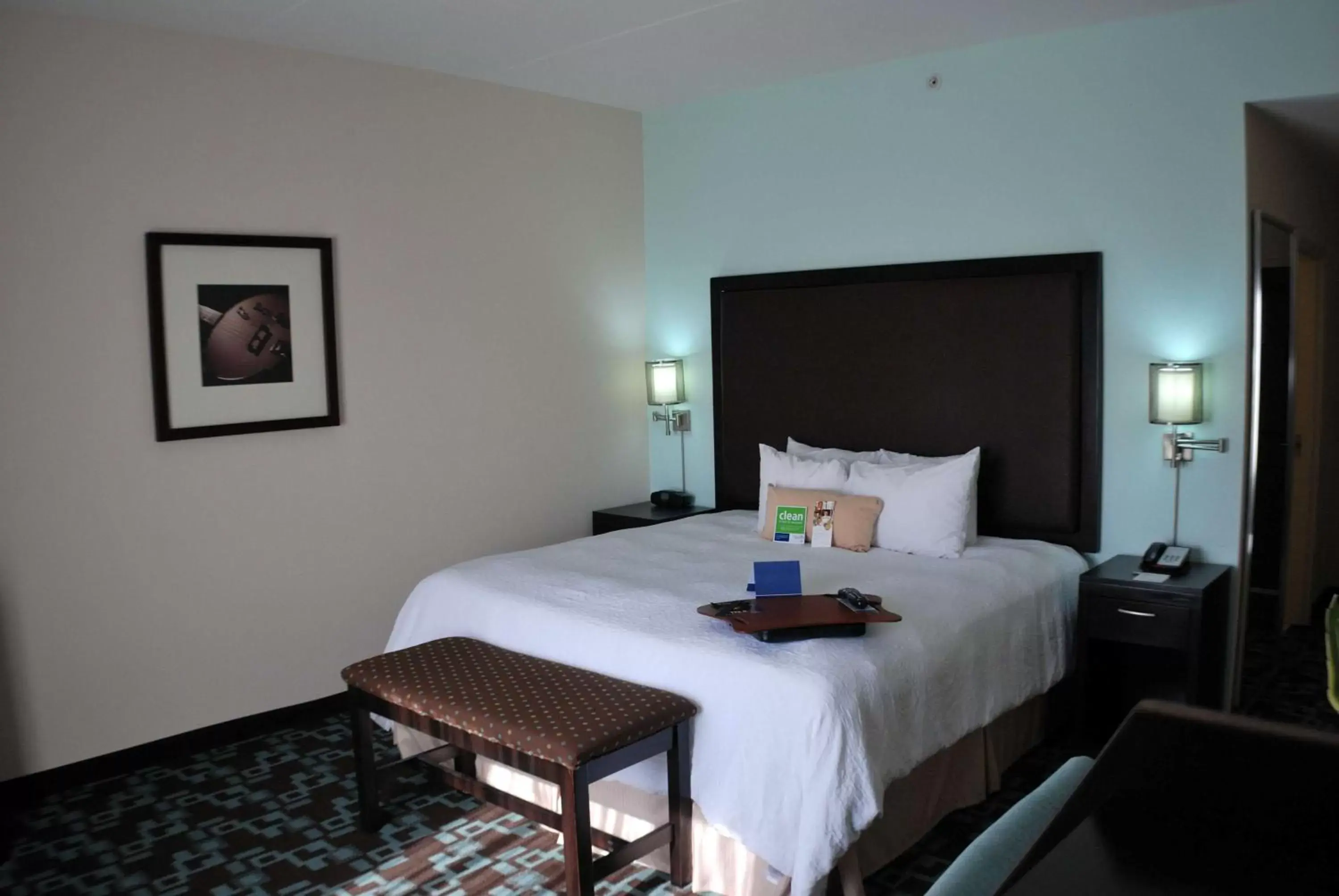 Bed in Hampton Inn & Suites Nashville at Opryland