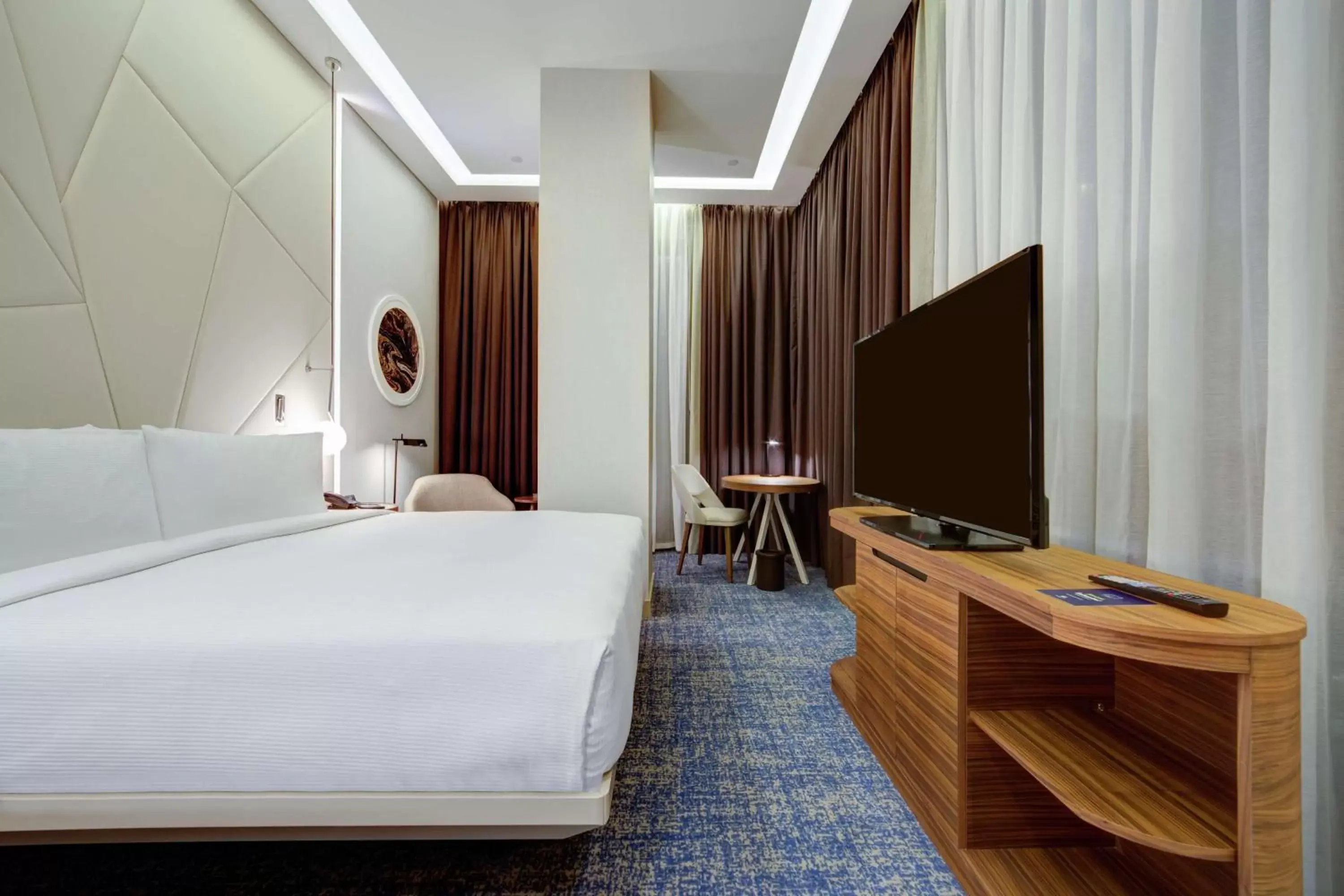 Bedroom, TV/Entertainment Center in DoubleTree by Hilton Adana