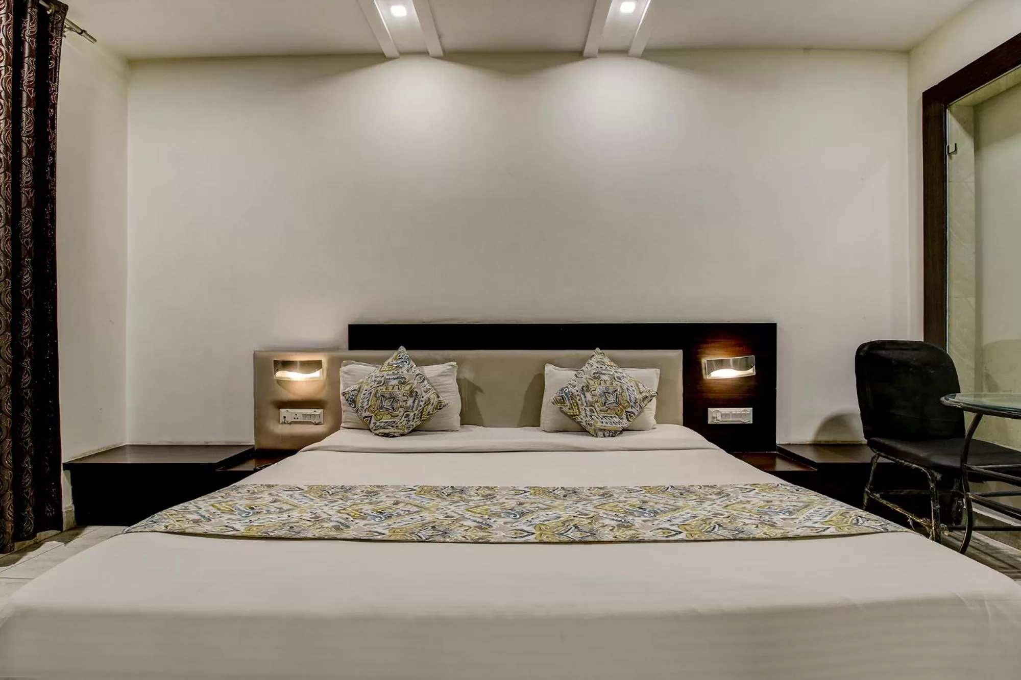 Bed in FabHotel CSFC Near Bhopal Railway Station