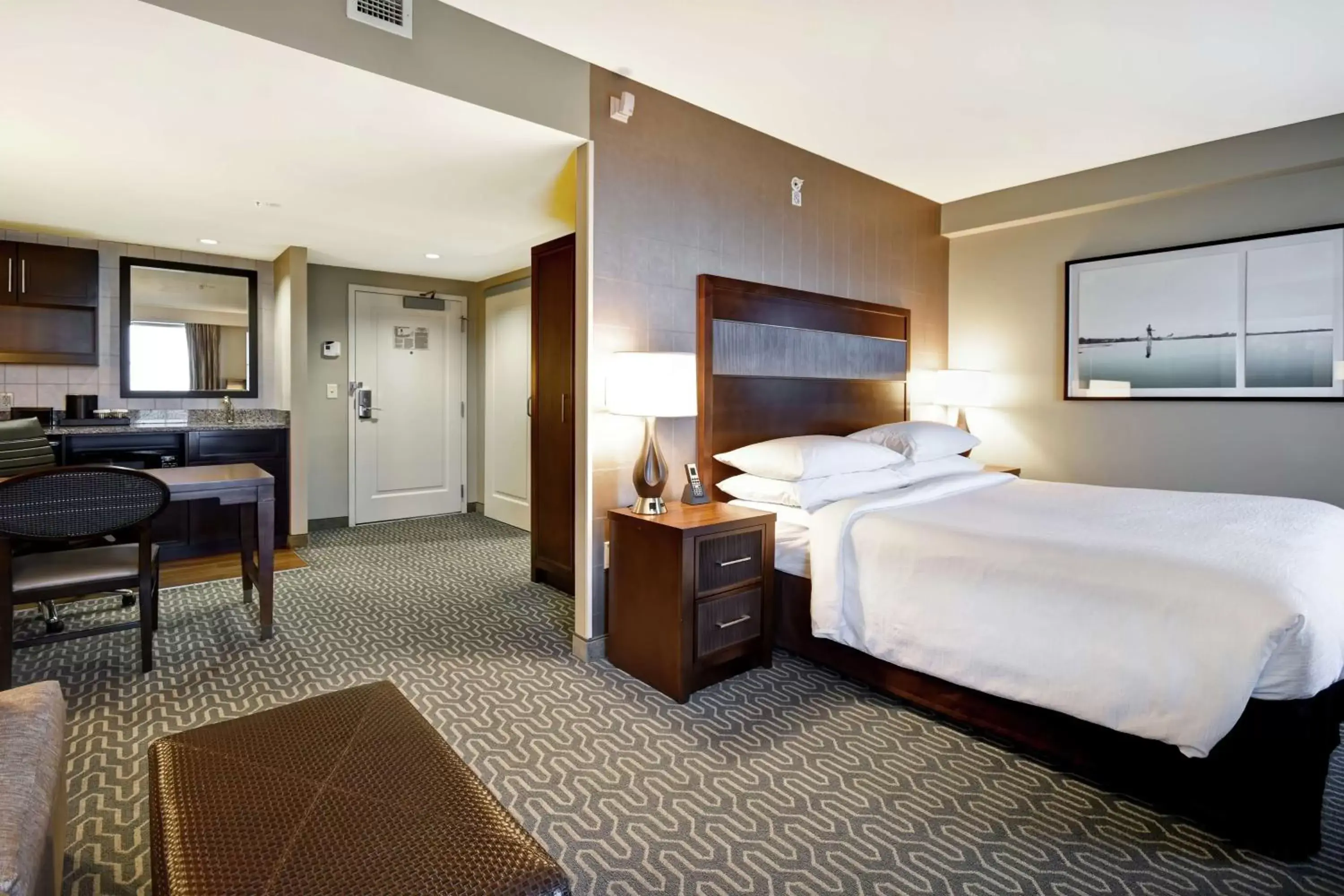 Kitchen or kitchenette, Bed in Embassy Suites Springfield