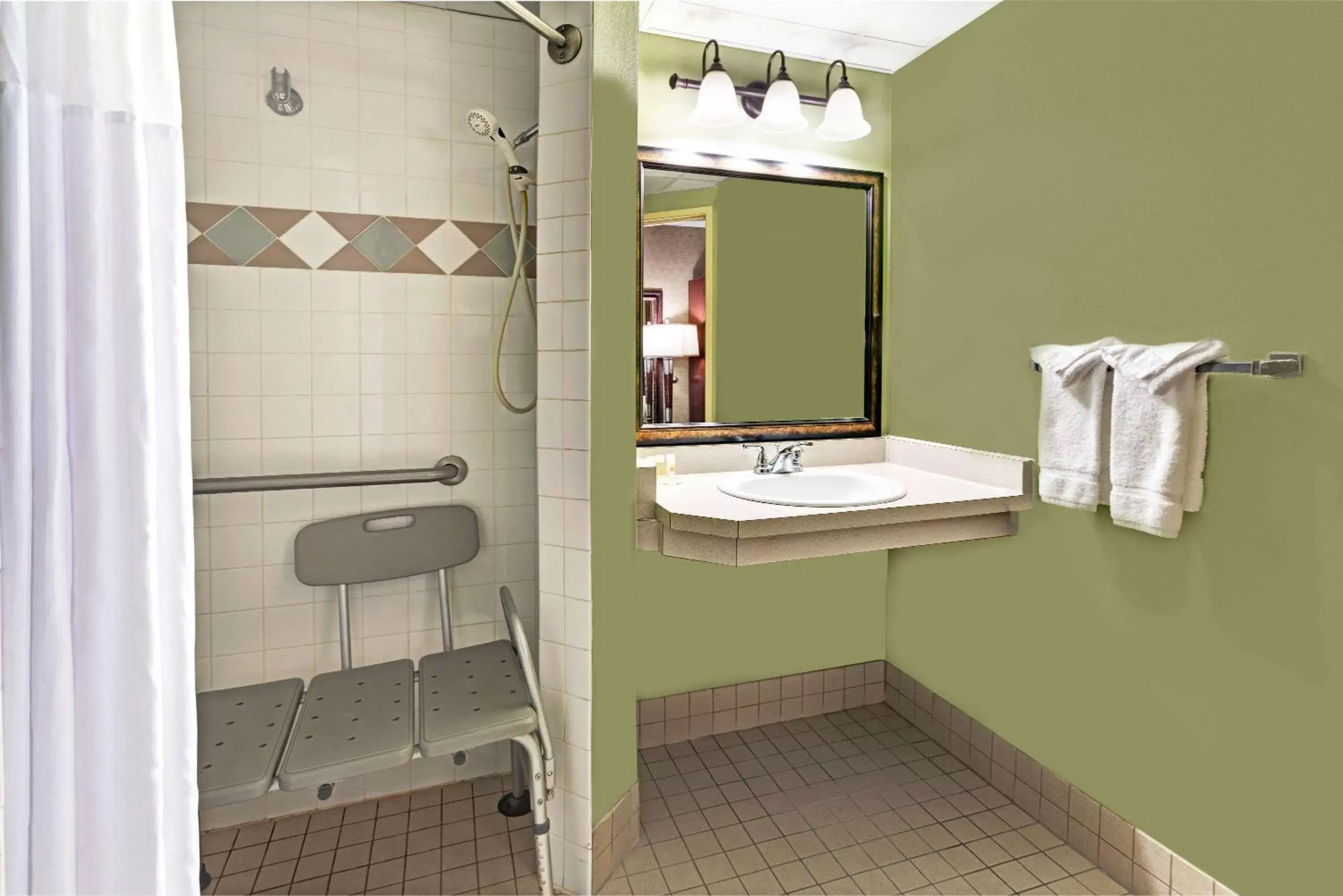 Photo of the whole room, Bathroom in Days Inn by Wyndham Cheyenne