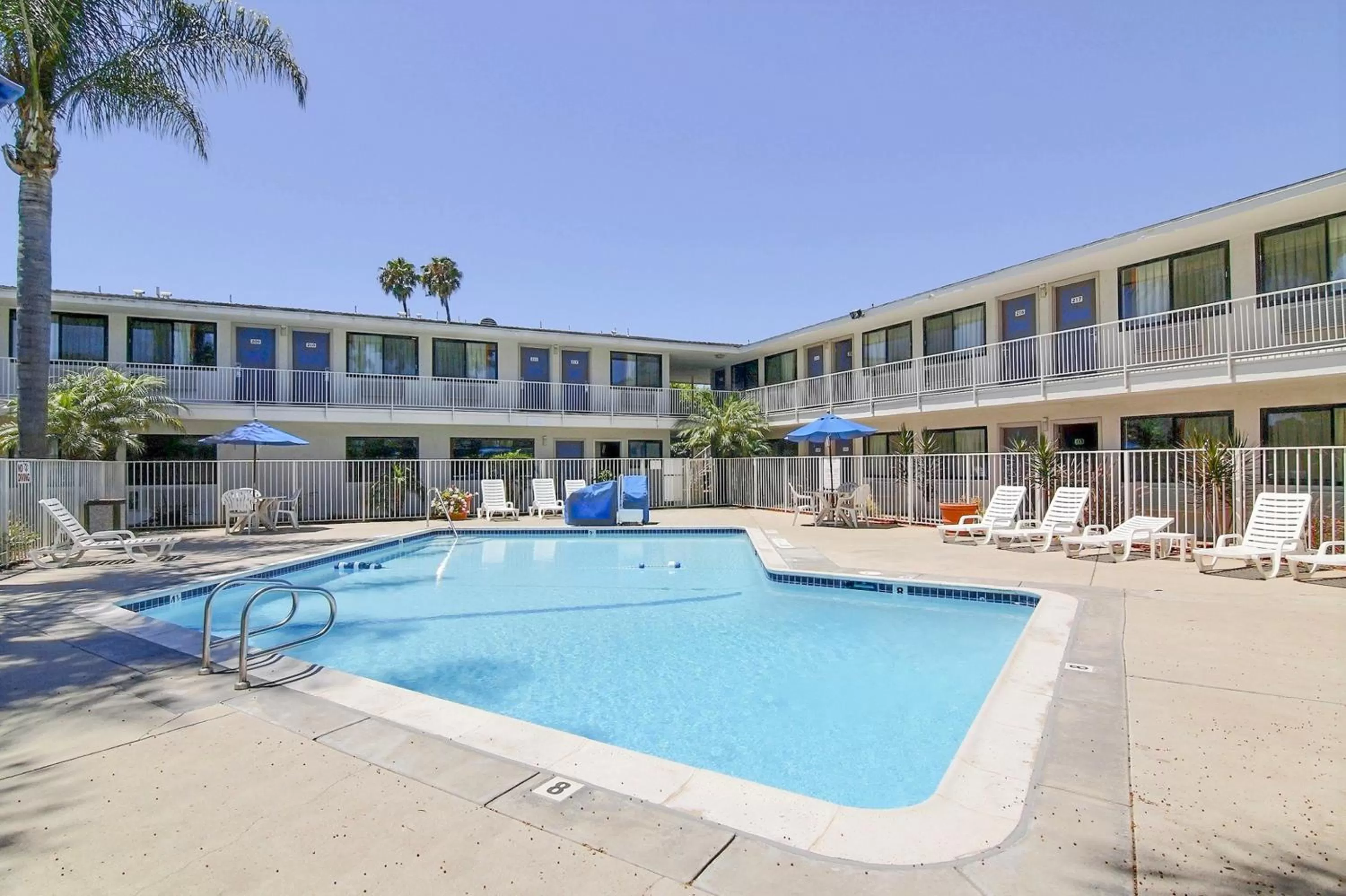Swimming pool in Motel 6-Goleta, CA - Santa Barbara