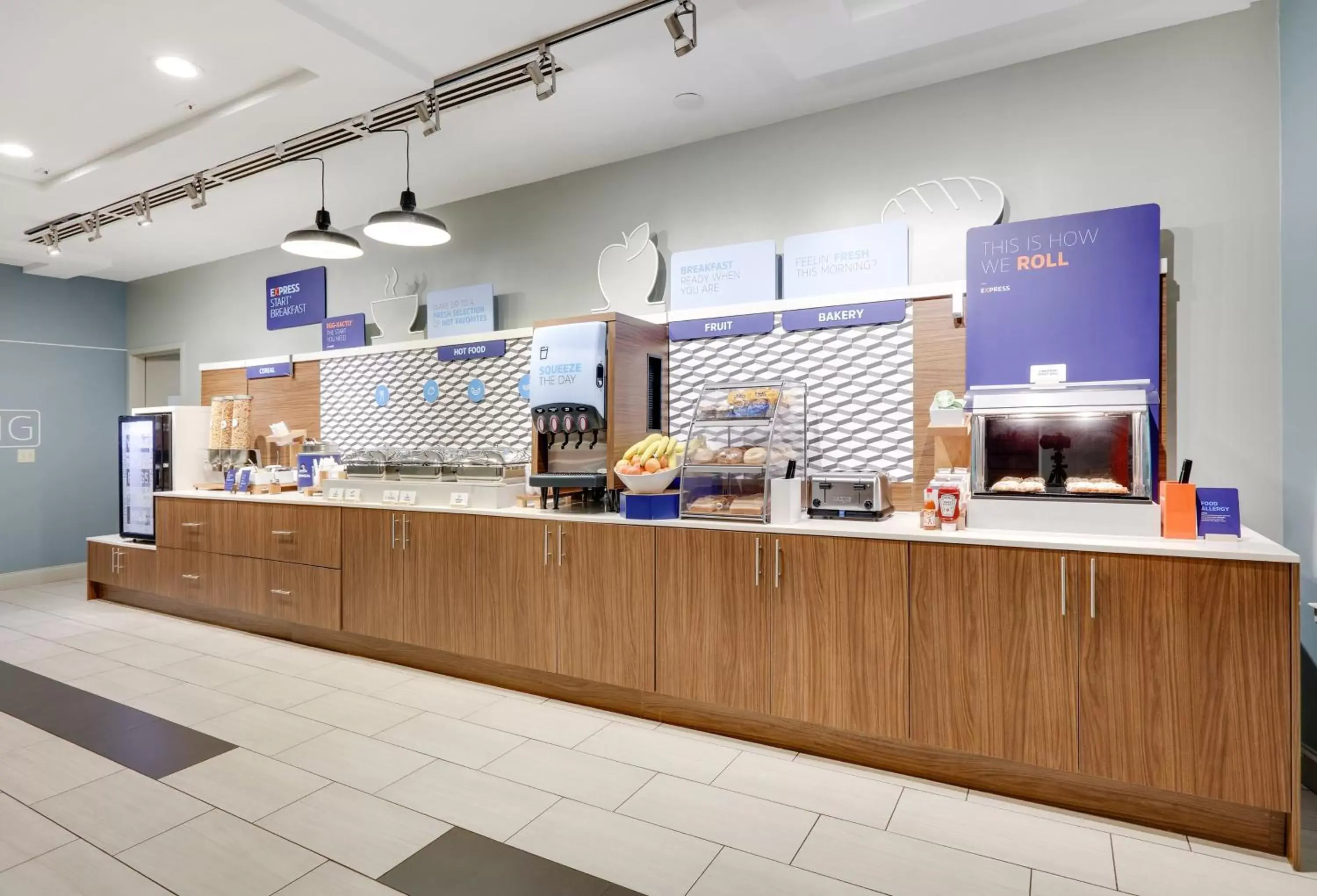 Breakfast, Restaurant/Places to Eat in Holiday Inn Express Hotel & Suites Dublin, an IHG Hotel