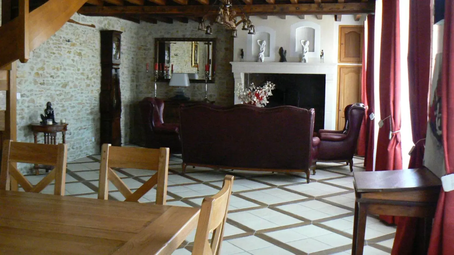 Lounge or bar, Seating Area in Le Manoir des Chapelles