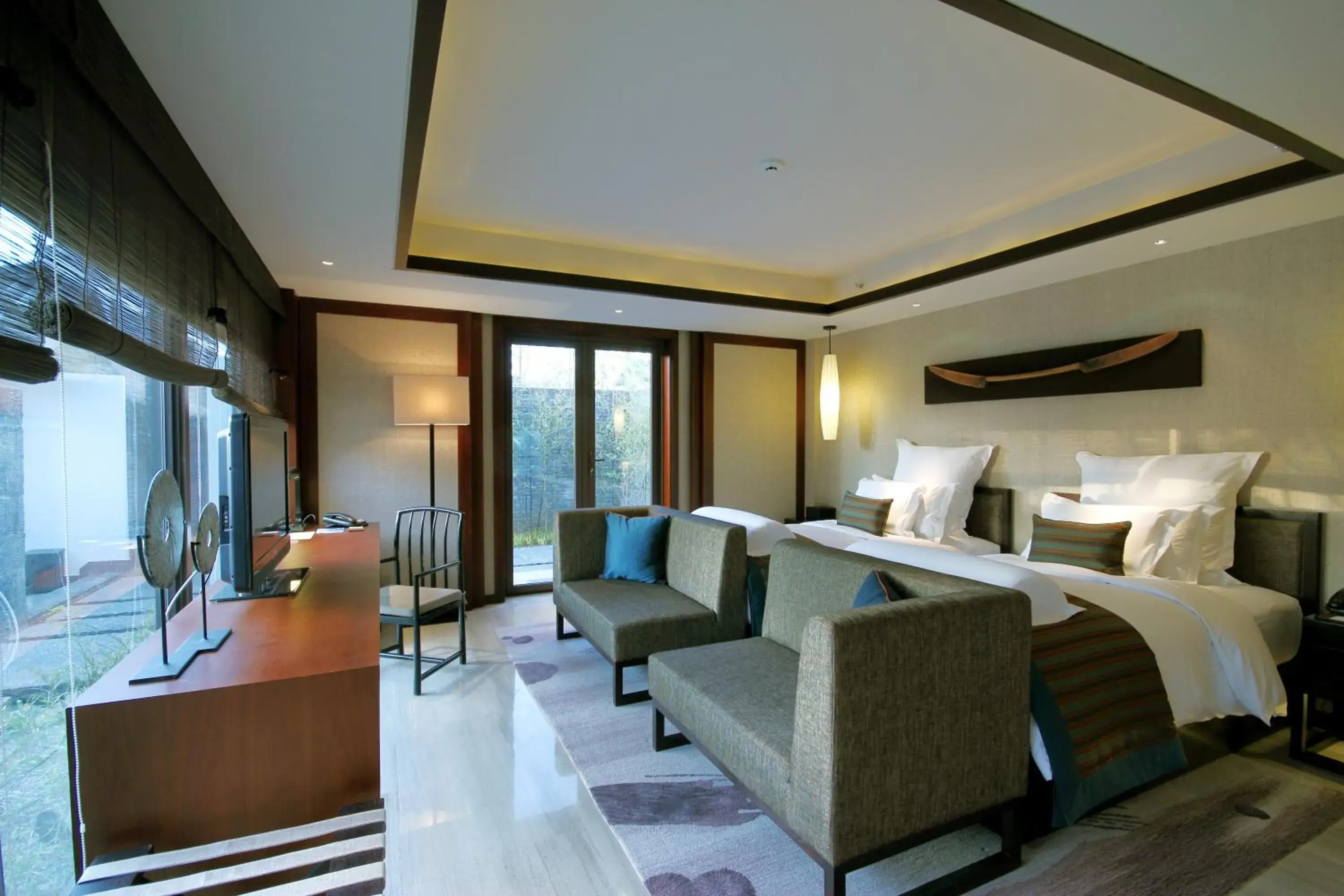TV and multimedia, Bed in Pullman Lijiang Resort & Spa TV and multimedia, Bed in Pullman Lijiang Resort & Spa