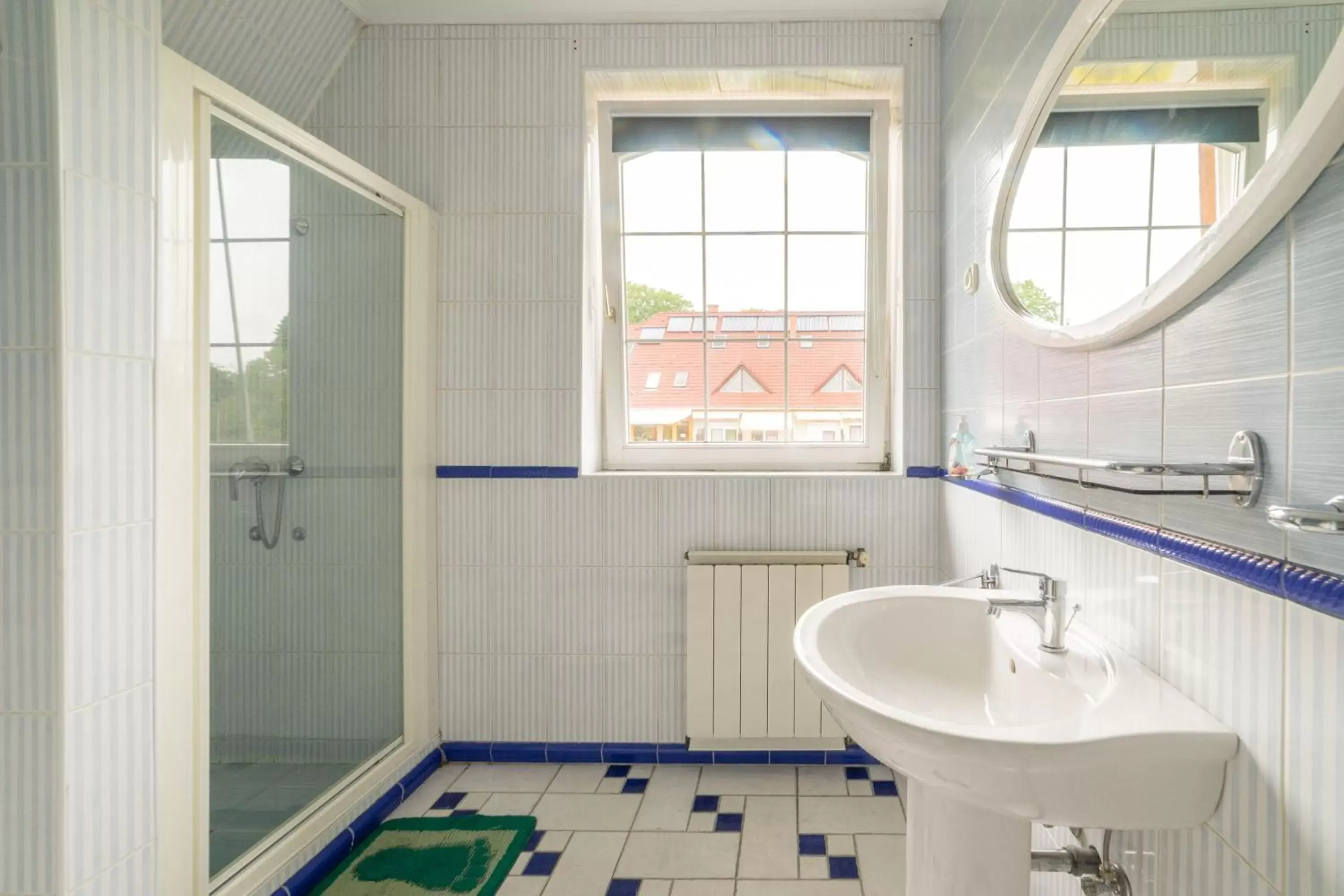 Bathroom in Le Rose Hotel