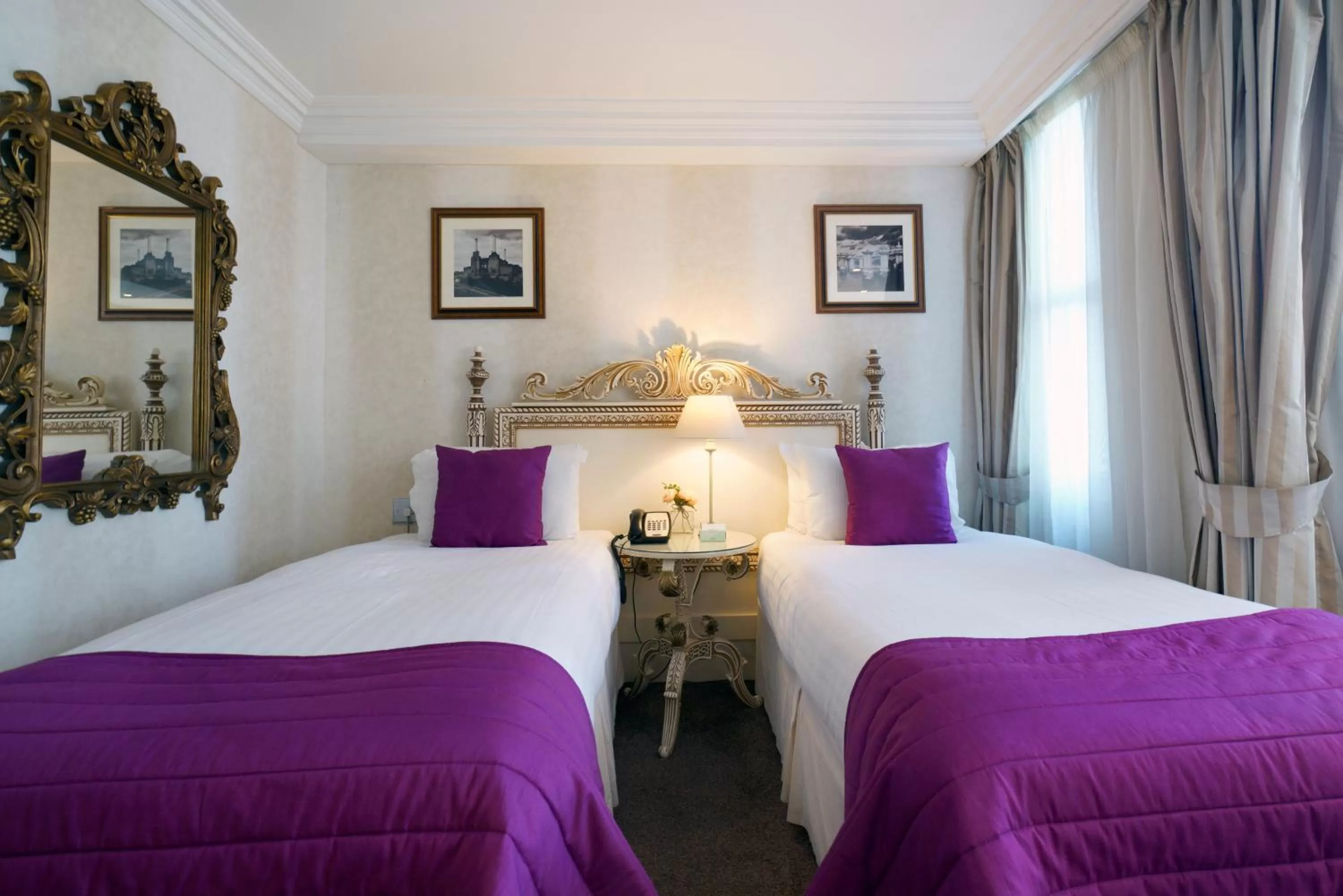 Bed in Ashburn Hotel