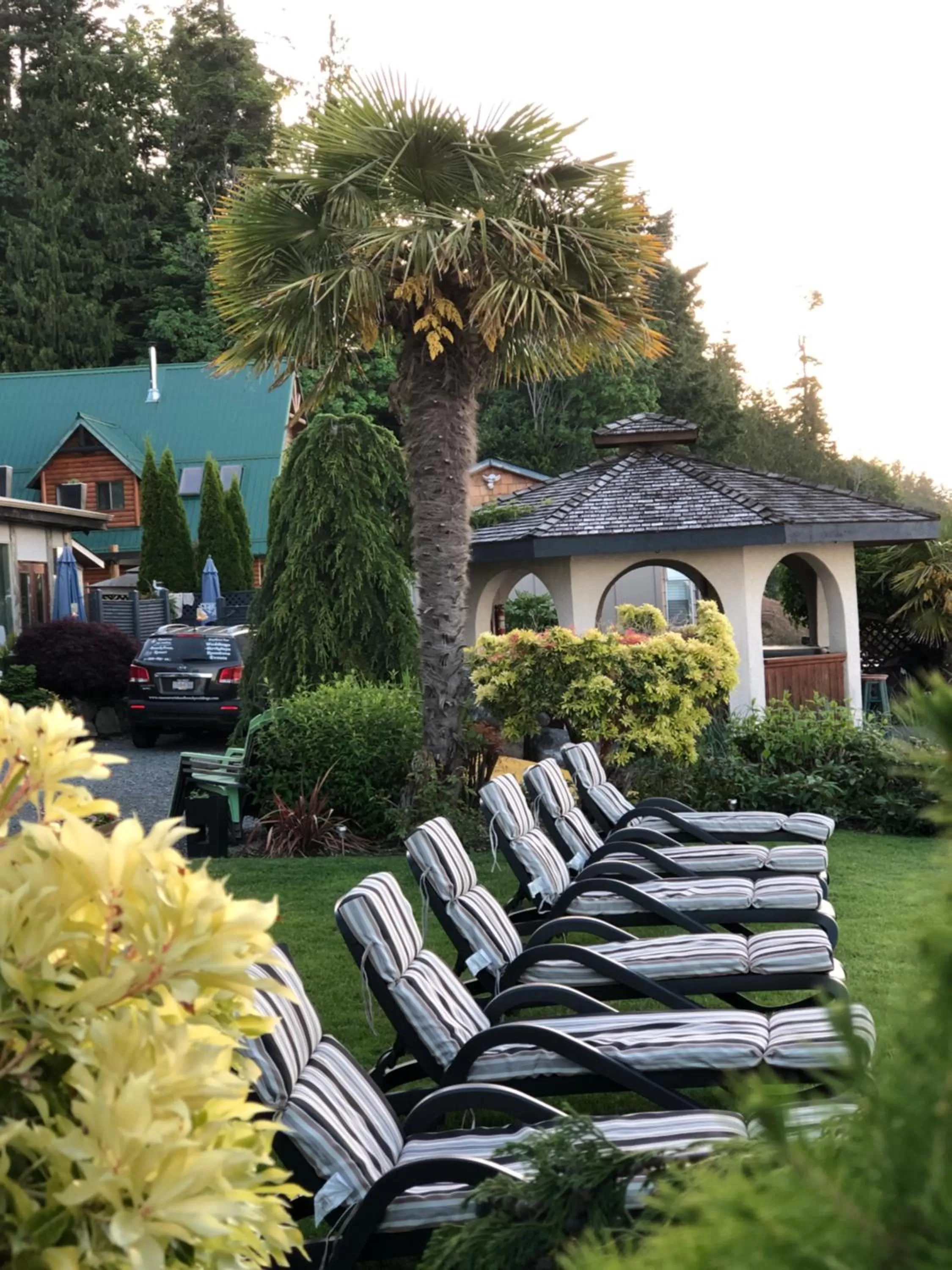 Garden in Qualicum Breeze Beach Resort