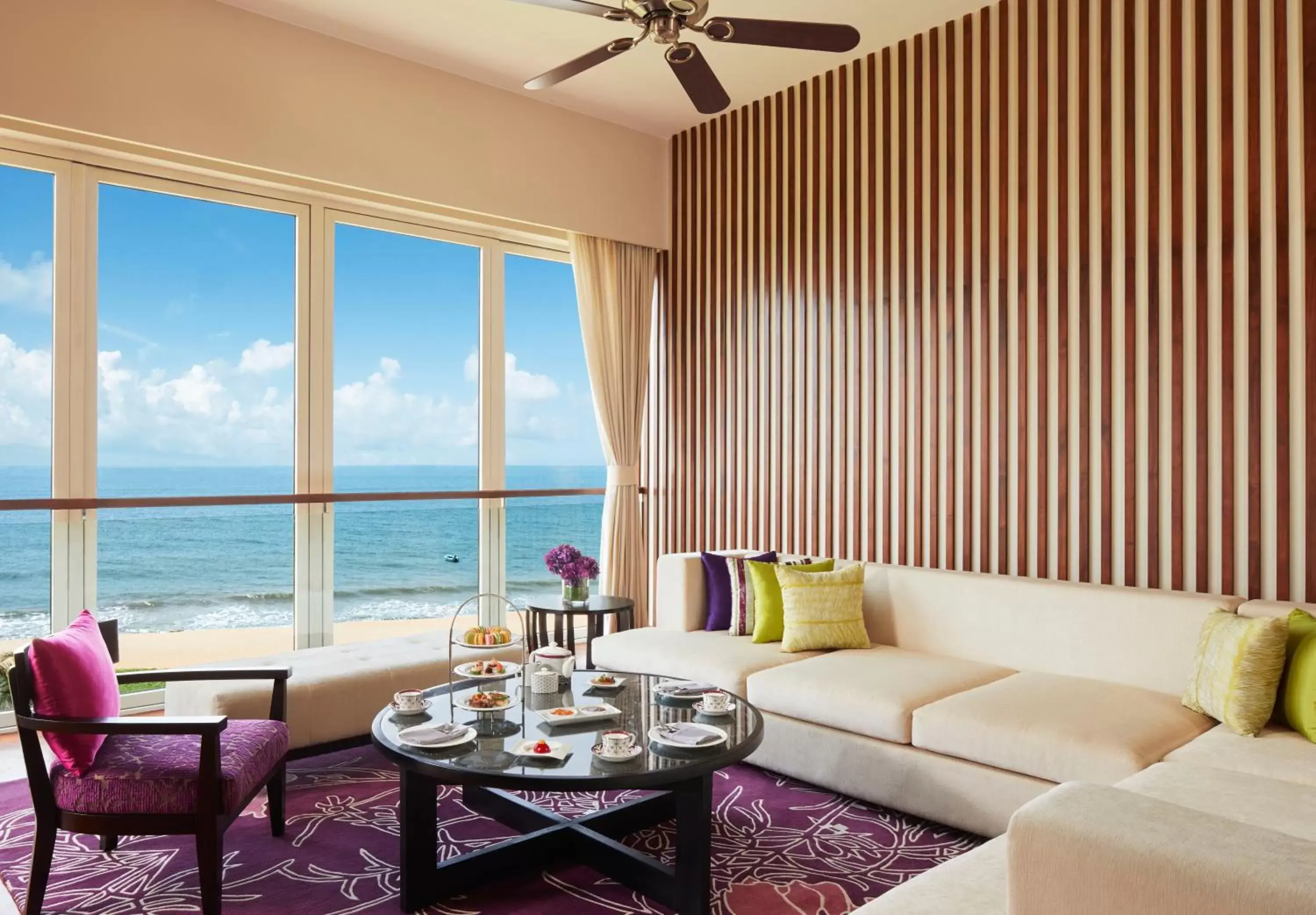 Living room, Seating Area in Heritance Negombo