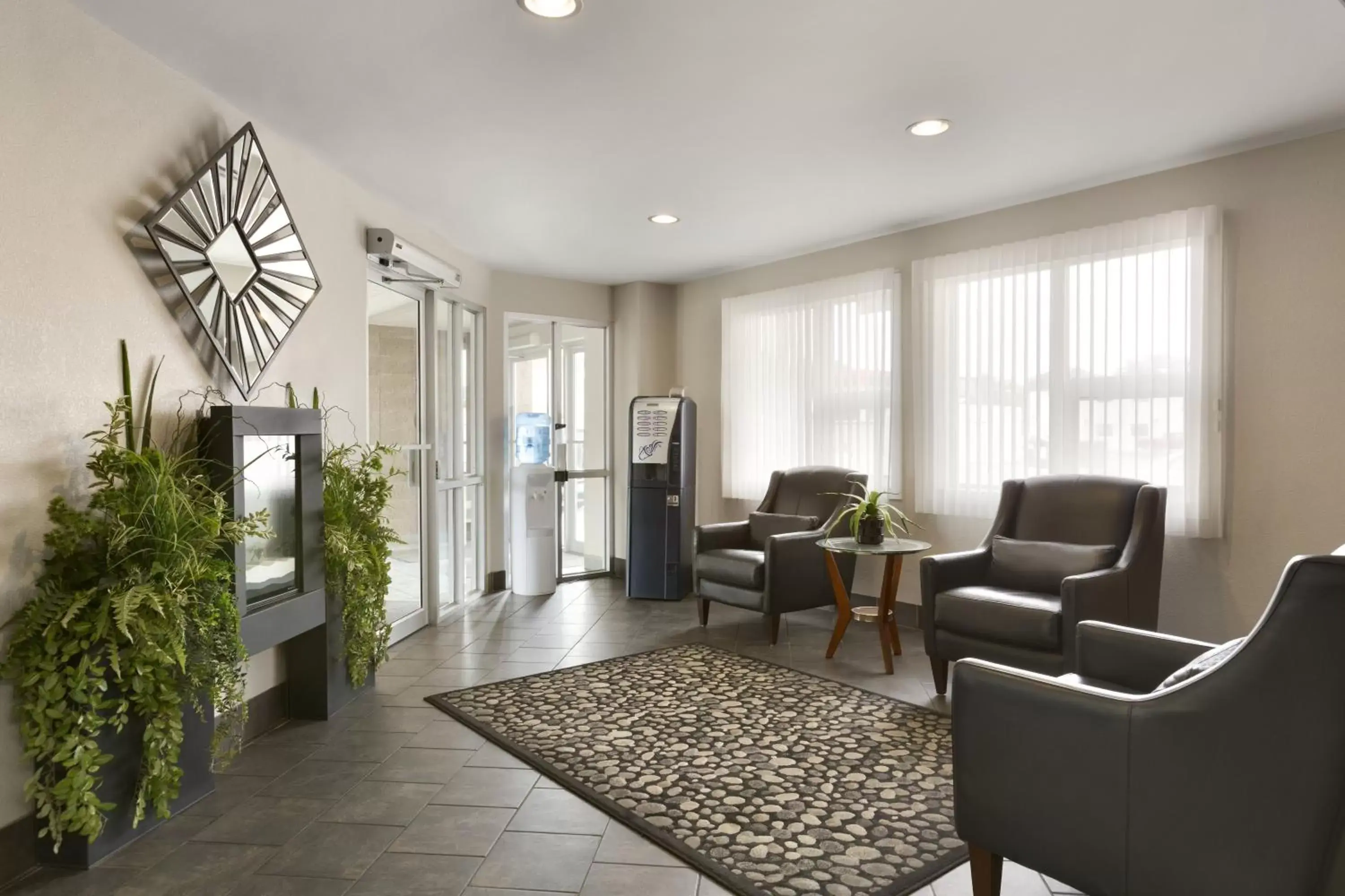 Lobby or reception, Seating Area in Colonial Square Inn & Suites