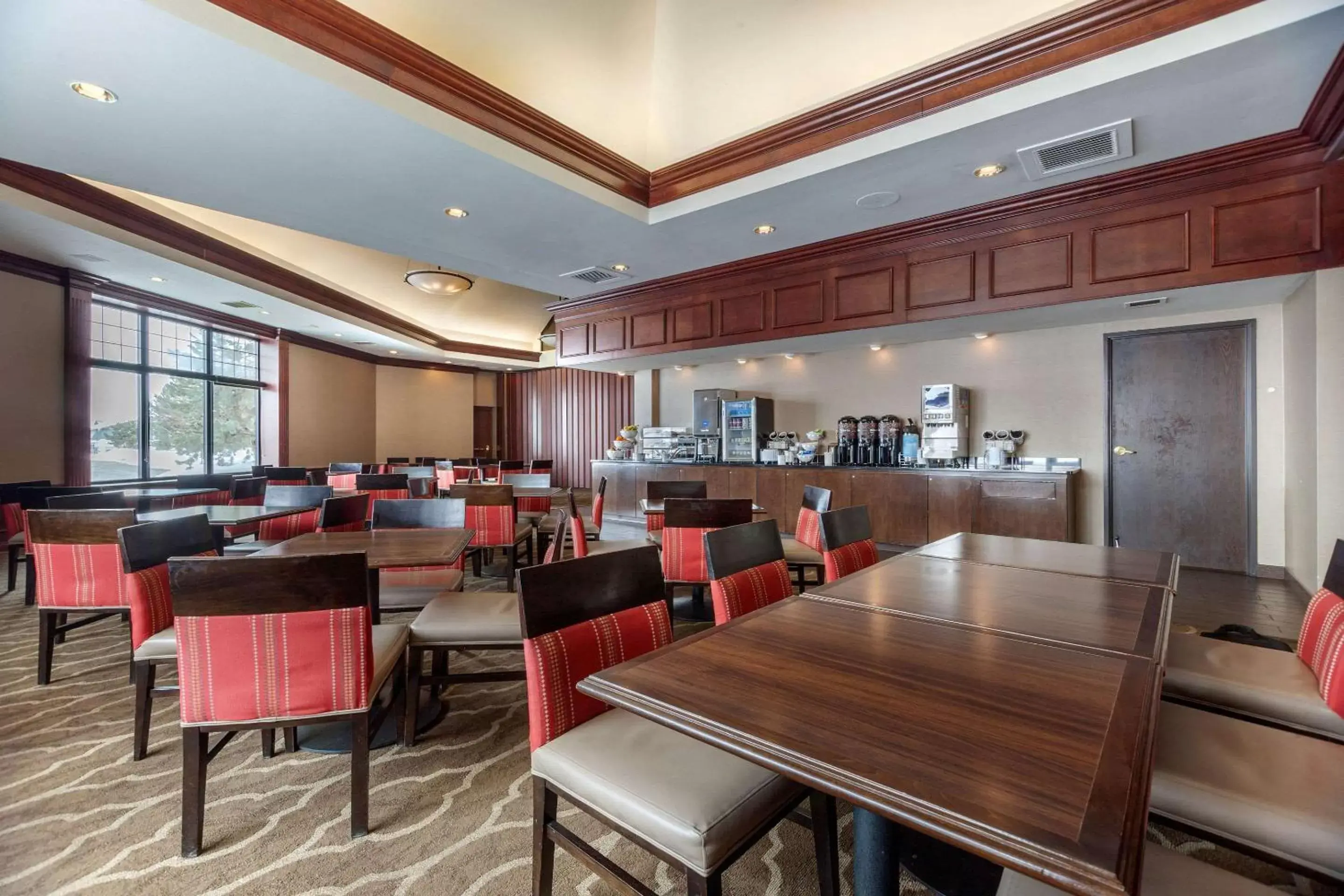 Restaurant/Places to Eat in Comfort Suites Green Bay