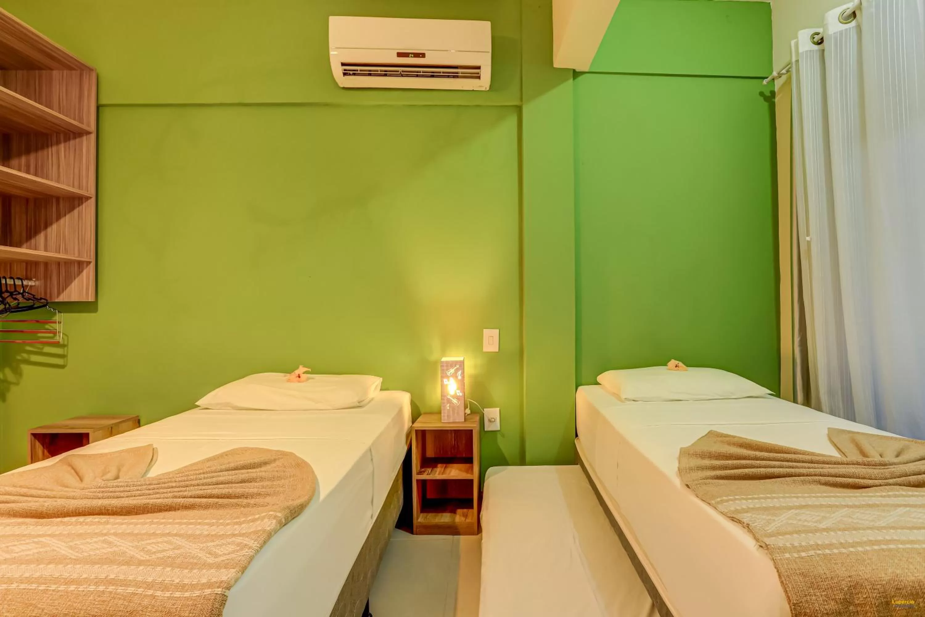 Photo of the whole room, Bed in i9 Quixaba Flat