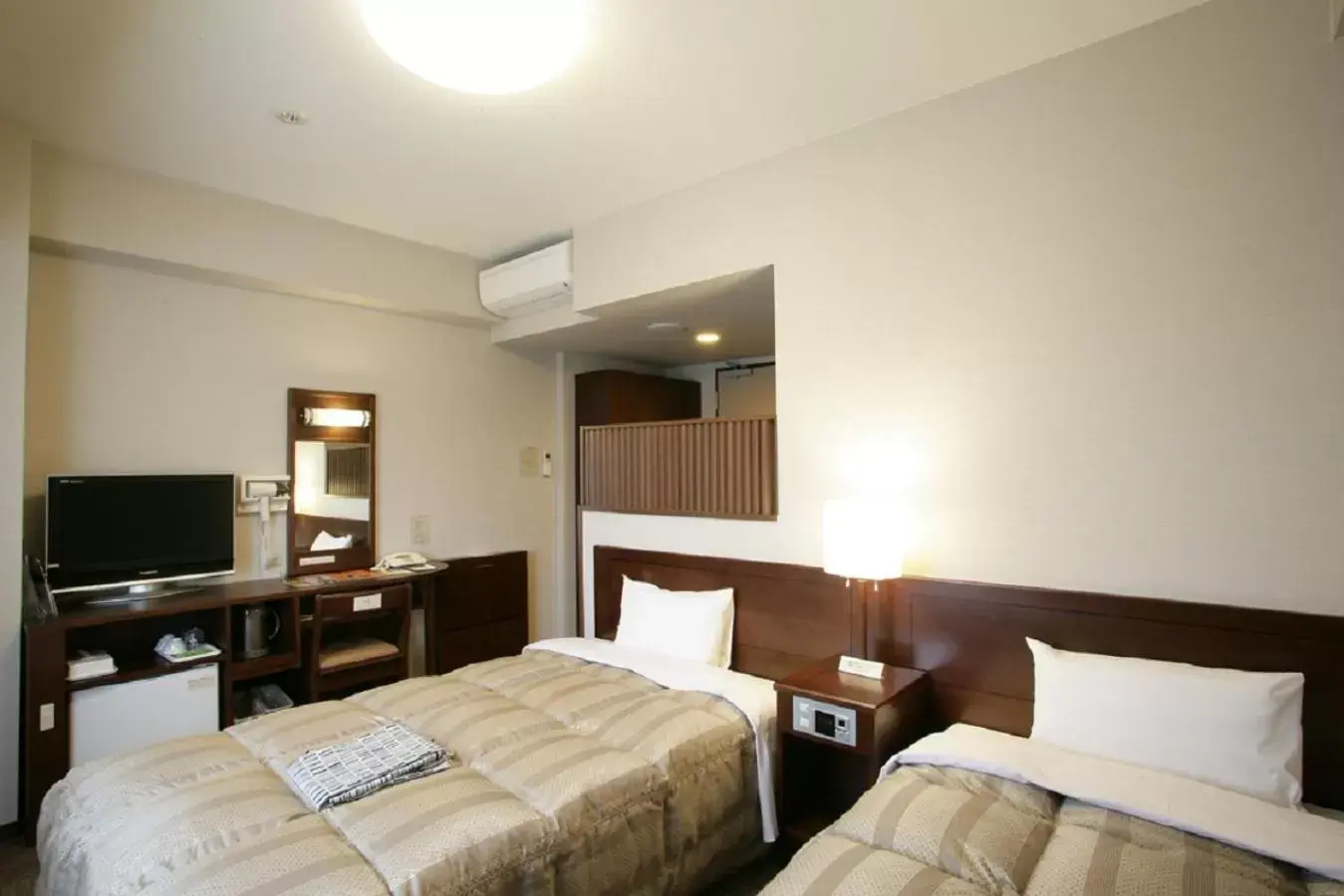 Bed in Hotel Route-Inn Kanda Ekimae