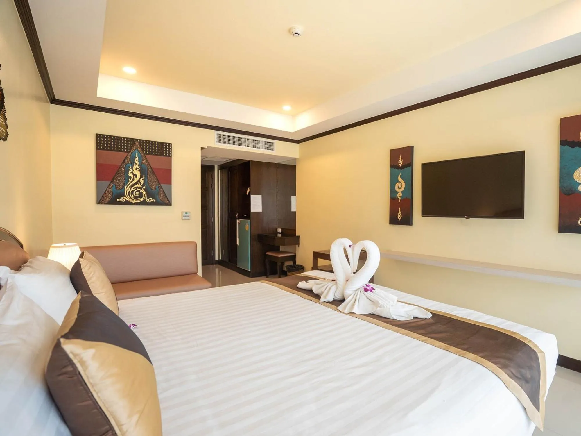 Bed in Baan Sailom Hotel Phuket - Sha Extra Plus
