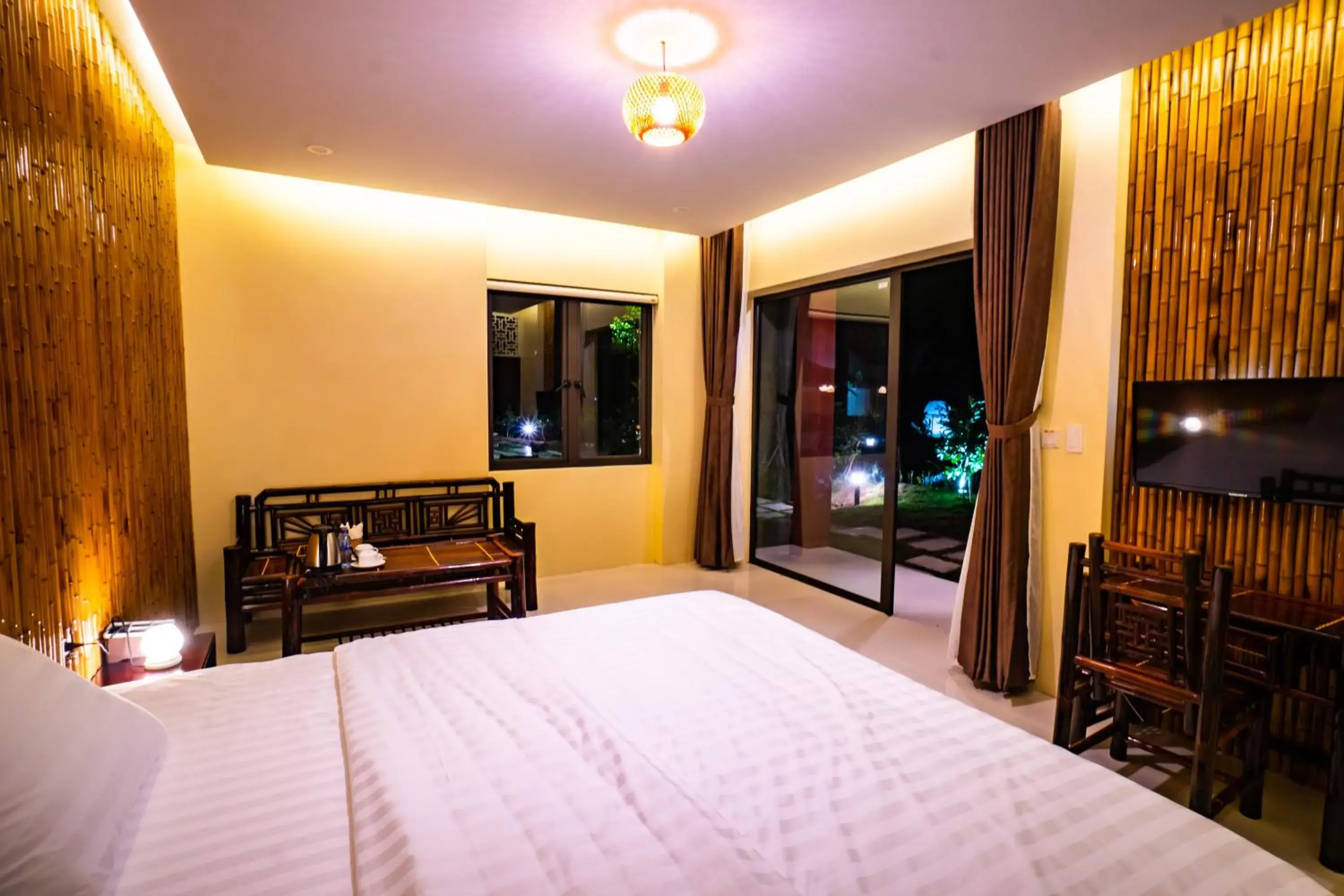 Bedroom, Bed in Trang An Retreat