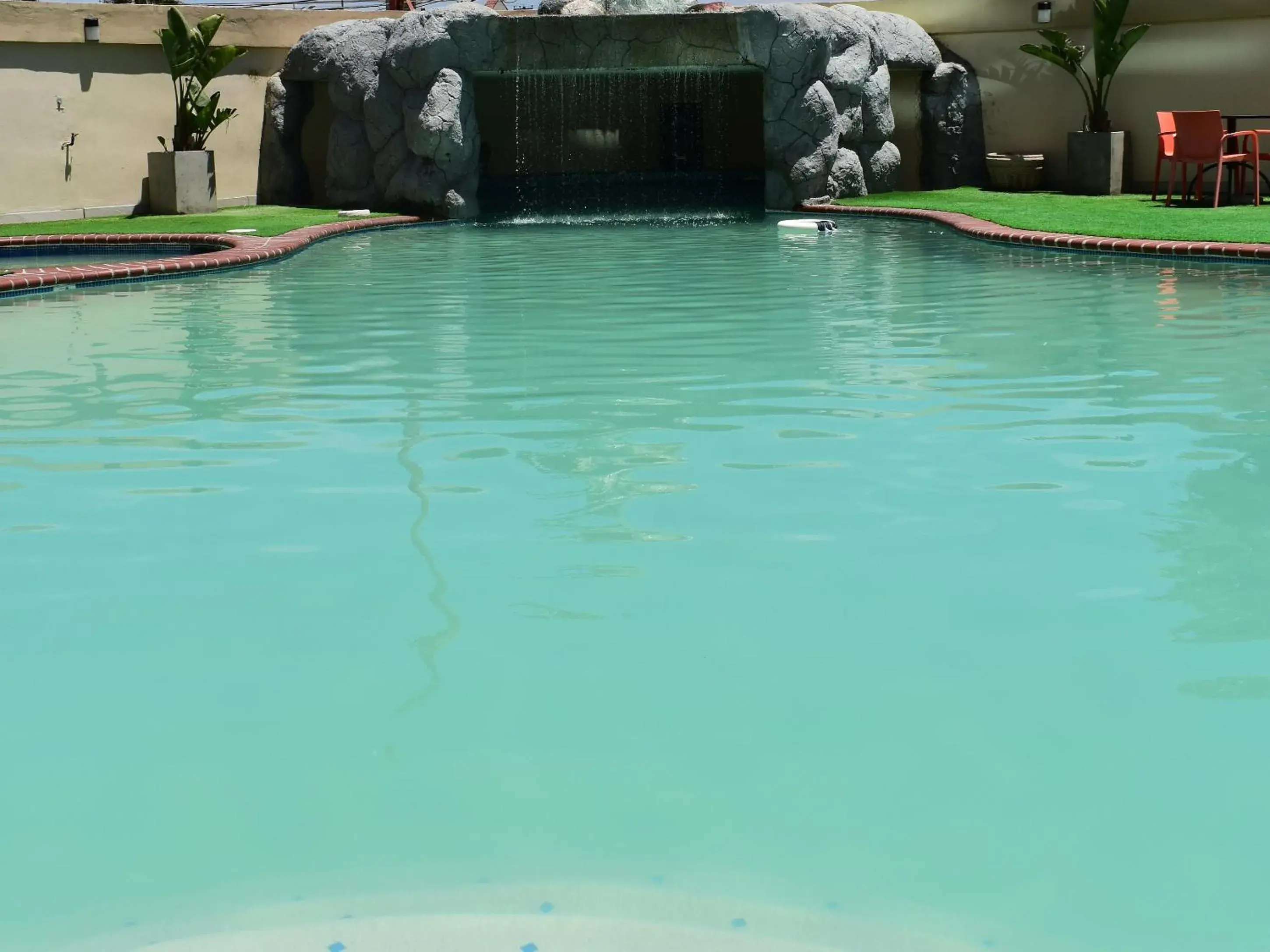 Swimming Pool in Hotel Corona Plaza