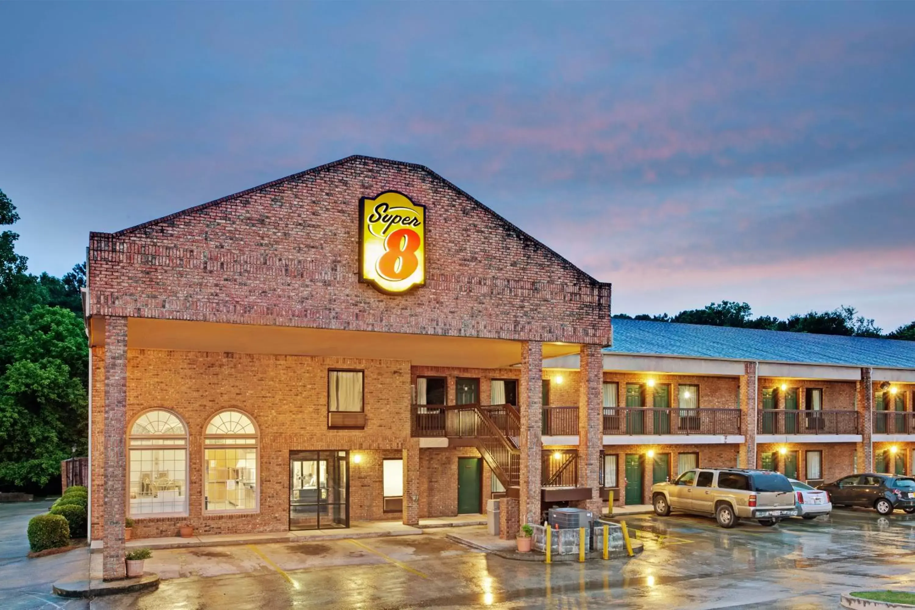 Property building in Super 8 by Wyndham Marietta/West/Atl Area Property building in Super 8 by Wyndham Marietta/West/Atl Area