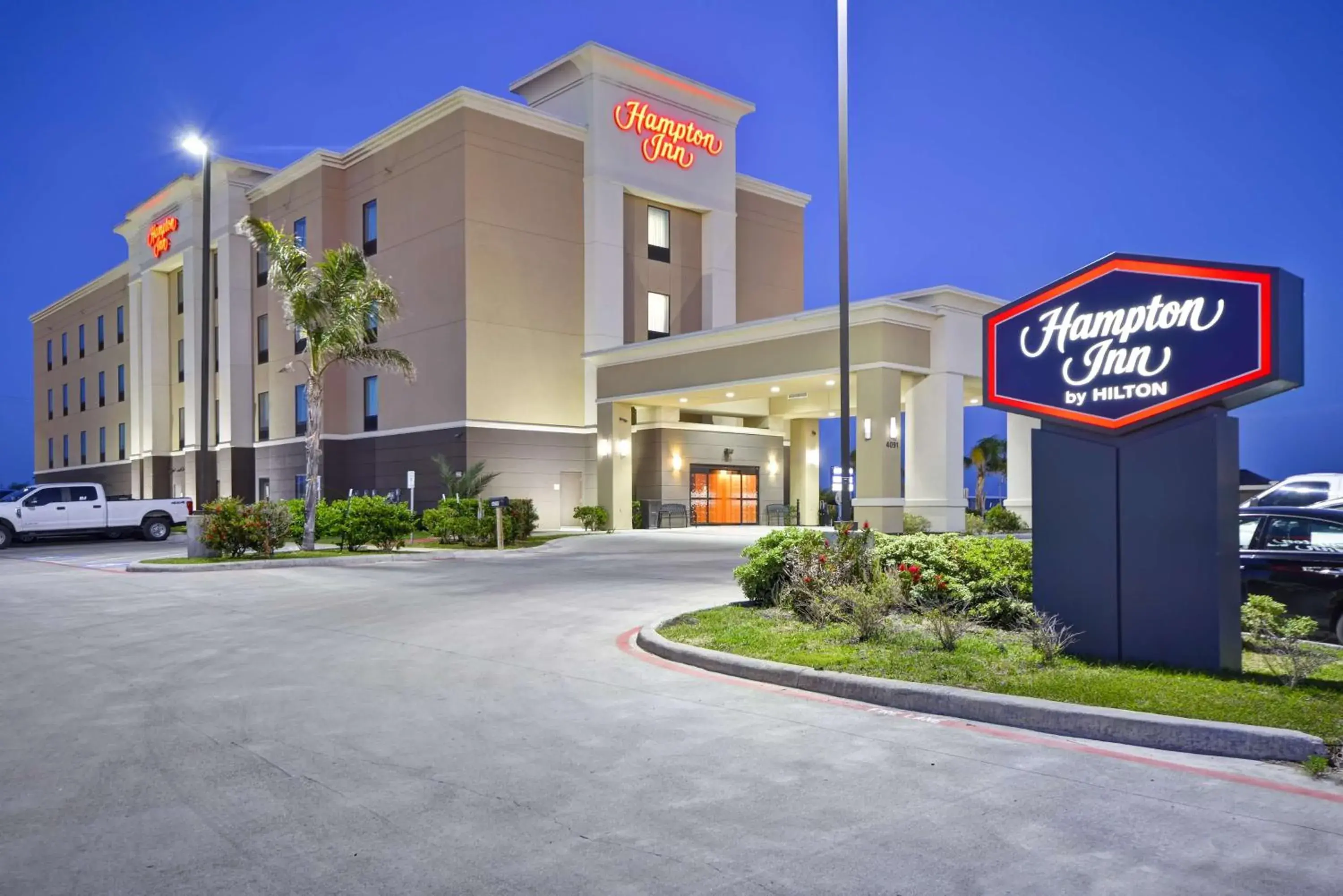 Property building in Hampton Inn Kenedy Property building in Hampton Inn Kenedy