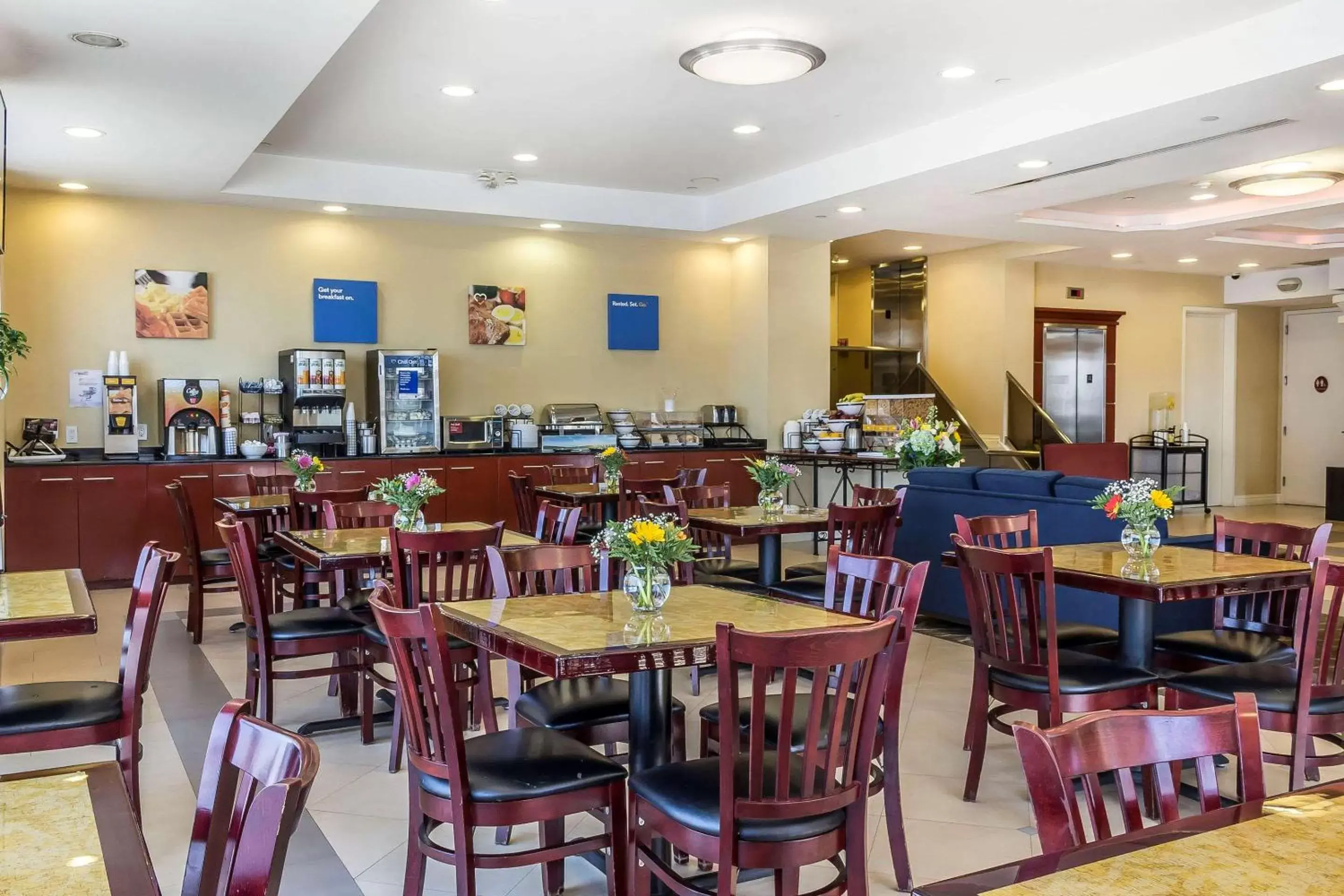 Restaurant/Places to Eat in Comfort Inn & Suites LaGuardia Airport