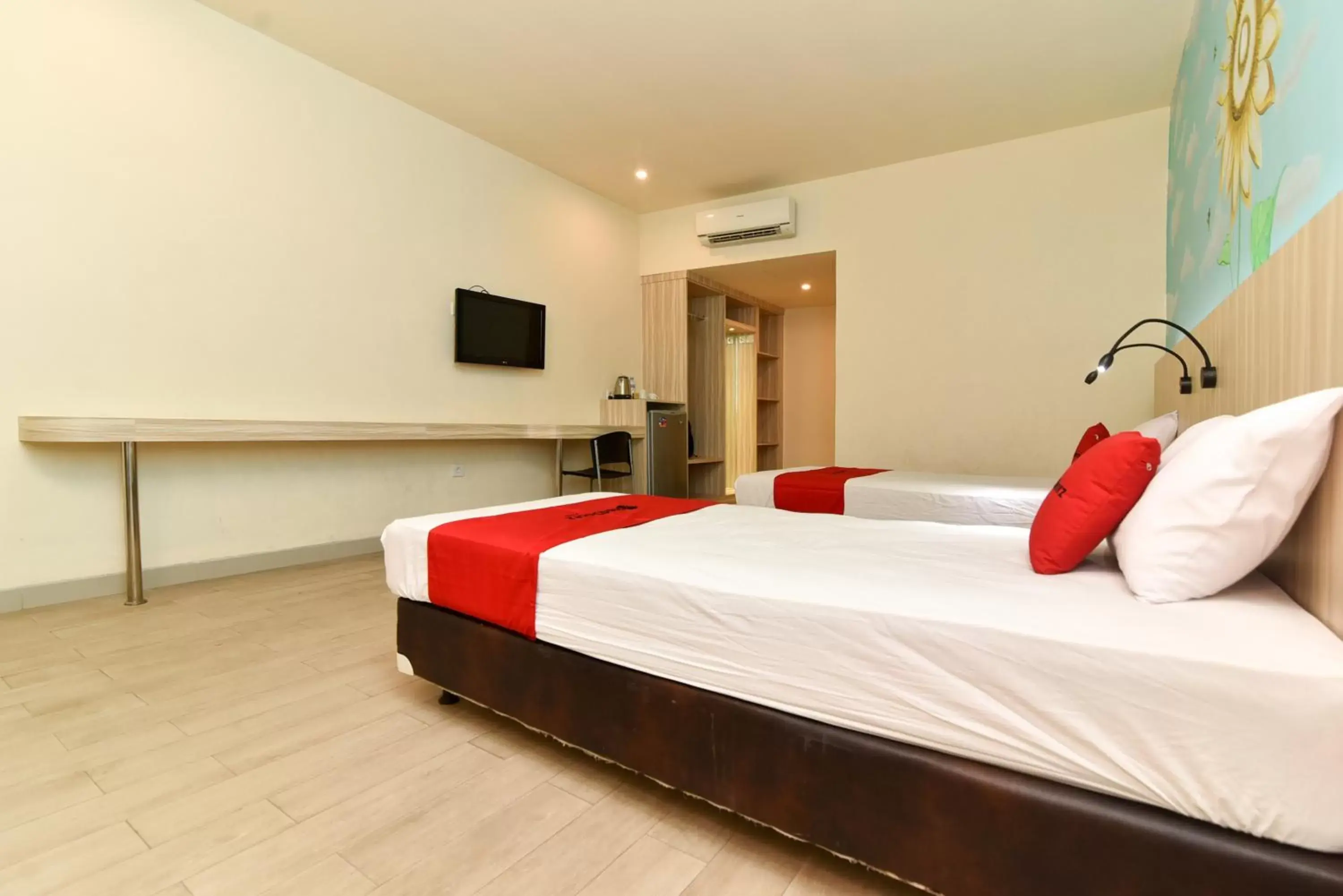 Bedroom, Bed in RedDoorz Plus At Hotel Pantai Timor