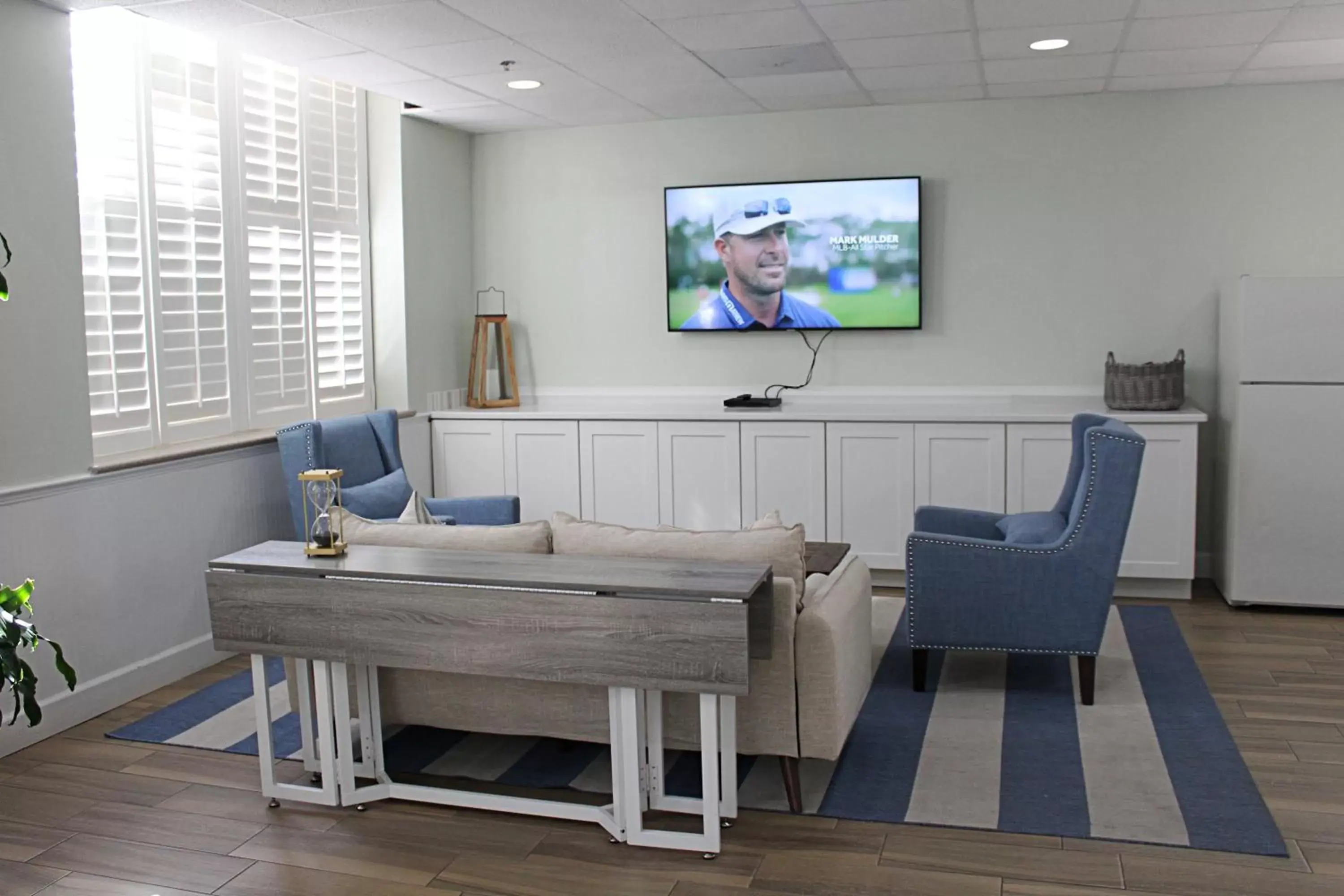Communal lounge/ TV room, TV/Entertainment Center in The Cove On Ormond Beach
