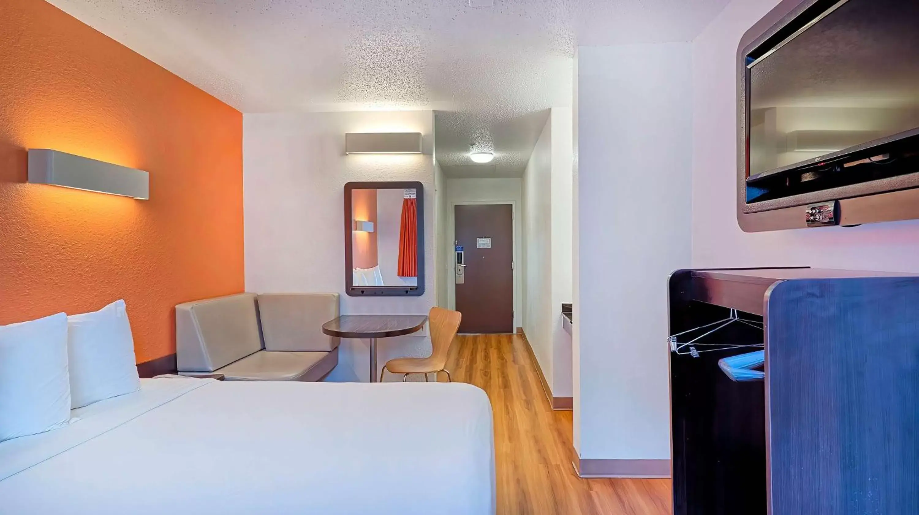 Bedroom, TV/Entertainment Center in Studio 6 Suites Los Angeles CA Los Angeles LAX