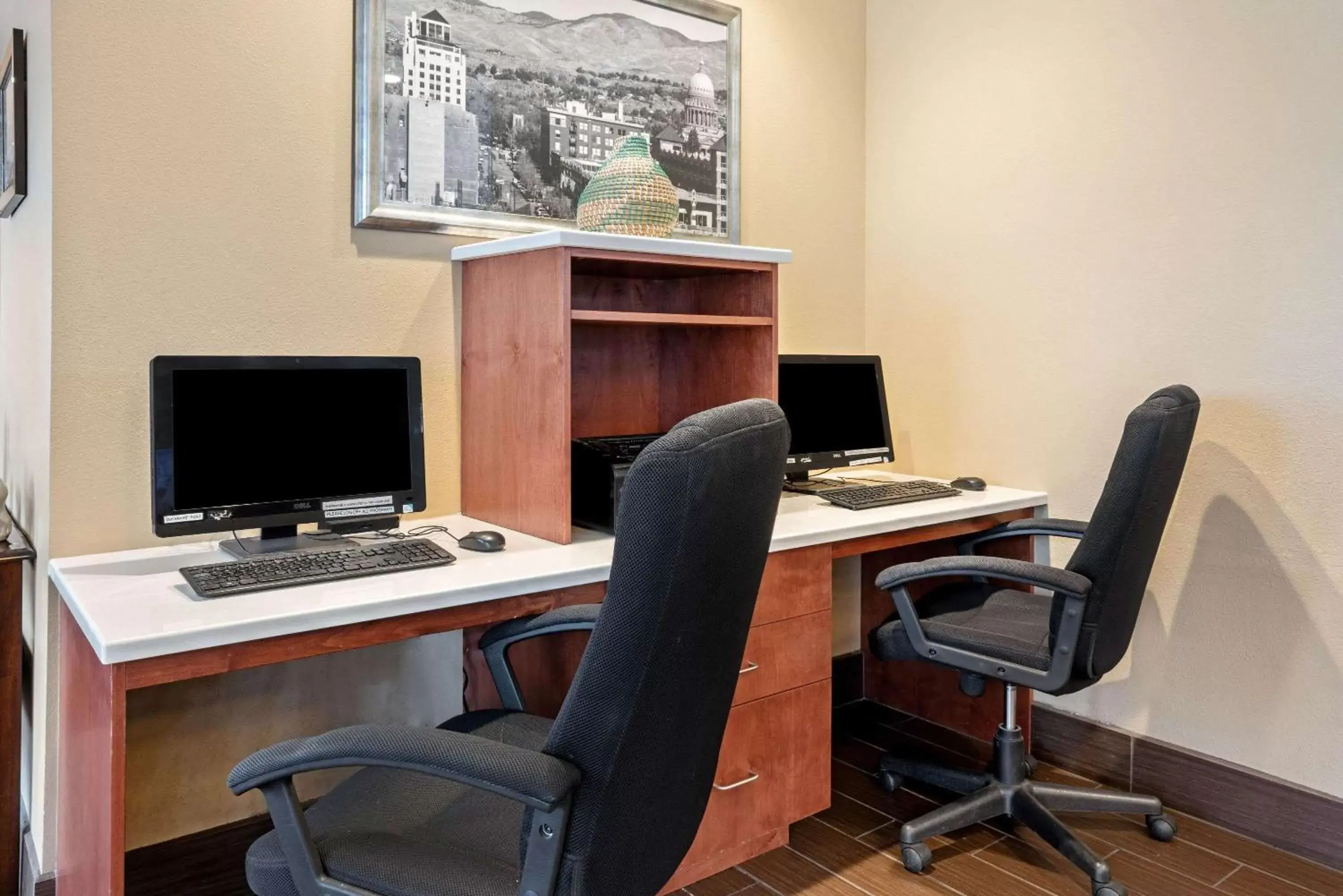 On site, Business Area/Conference Room in La Quinta by Wyndham Boise Airport