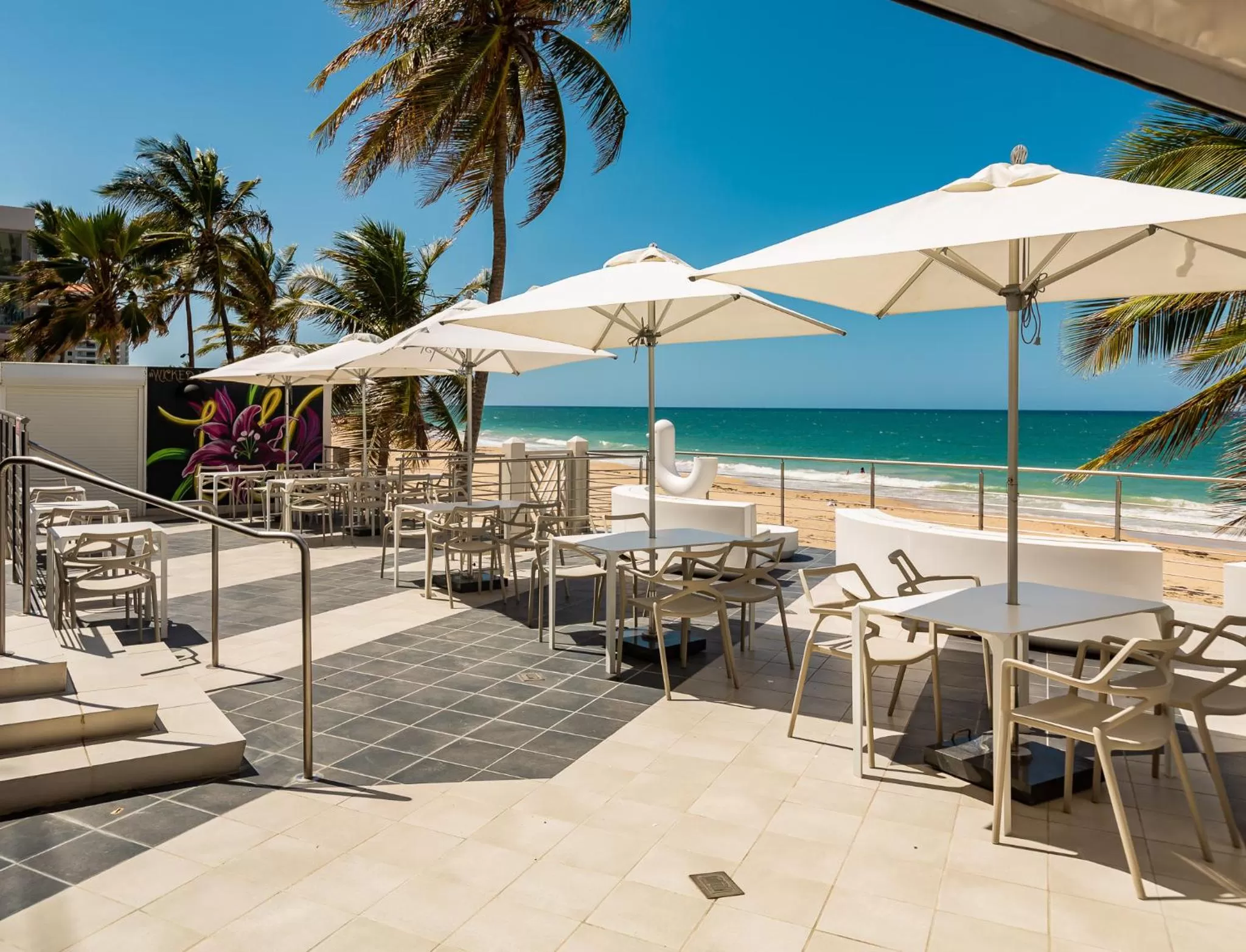 Restaurant/places to eat in The Tryst Beachfront Hotel