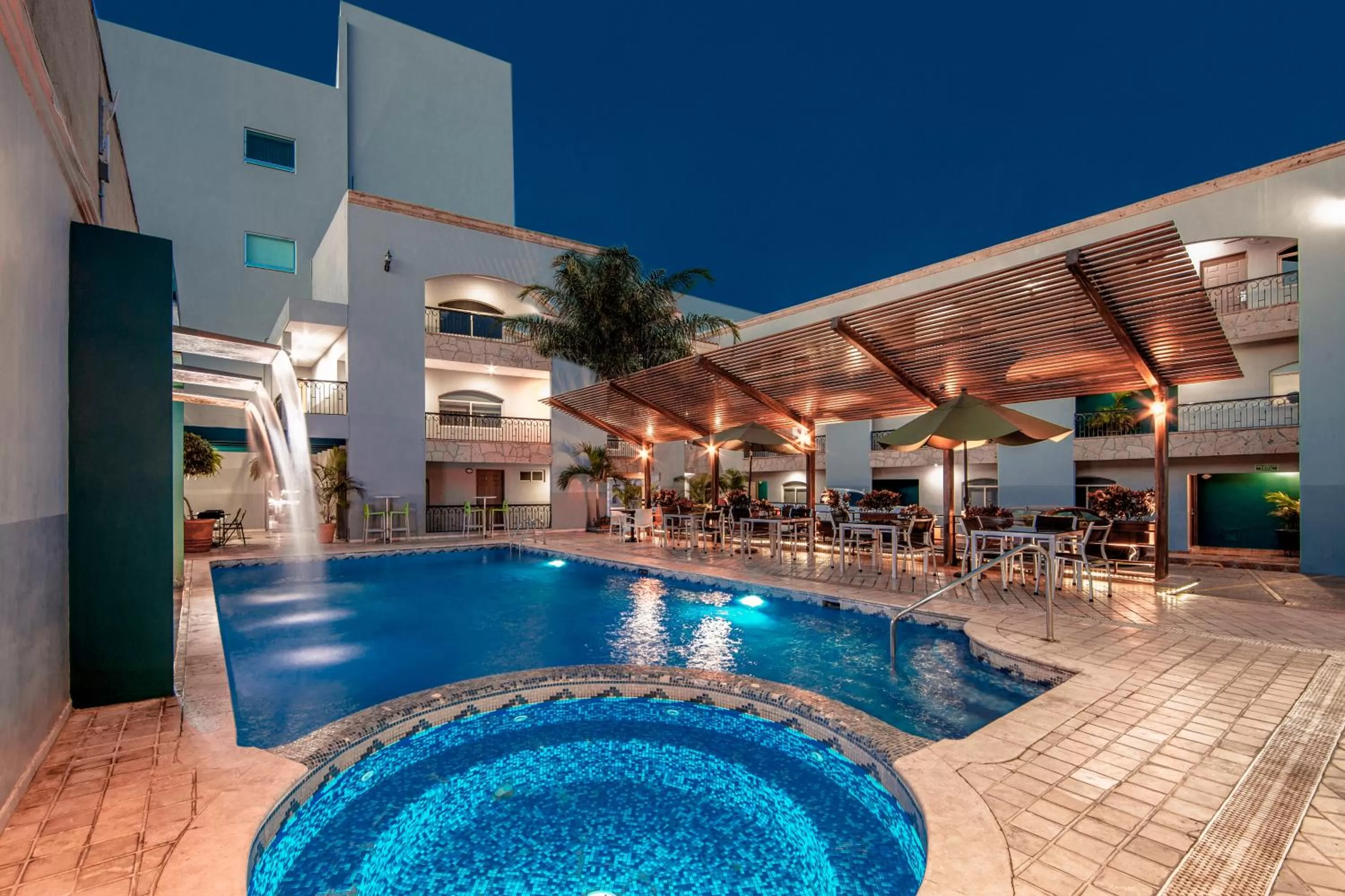 Swimming pool in InHouse Hotel Culiacán