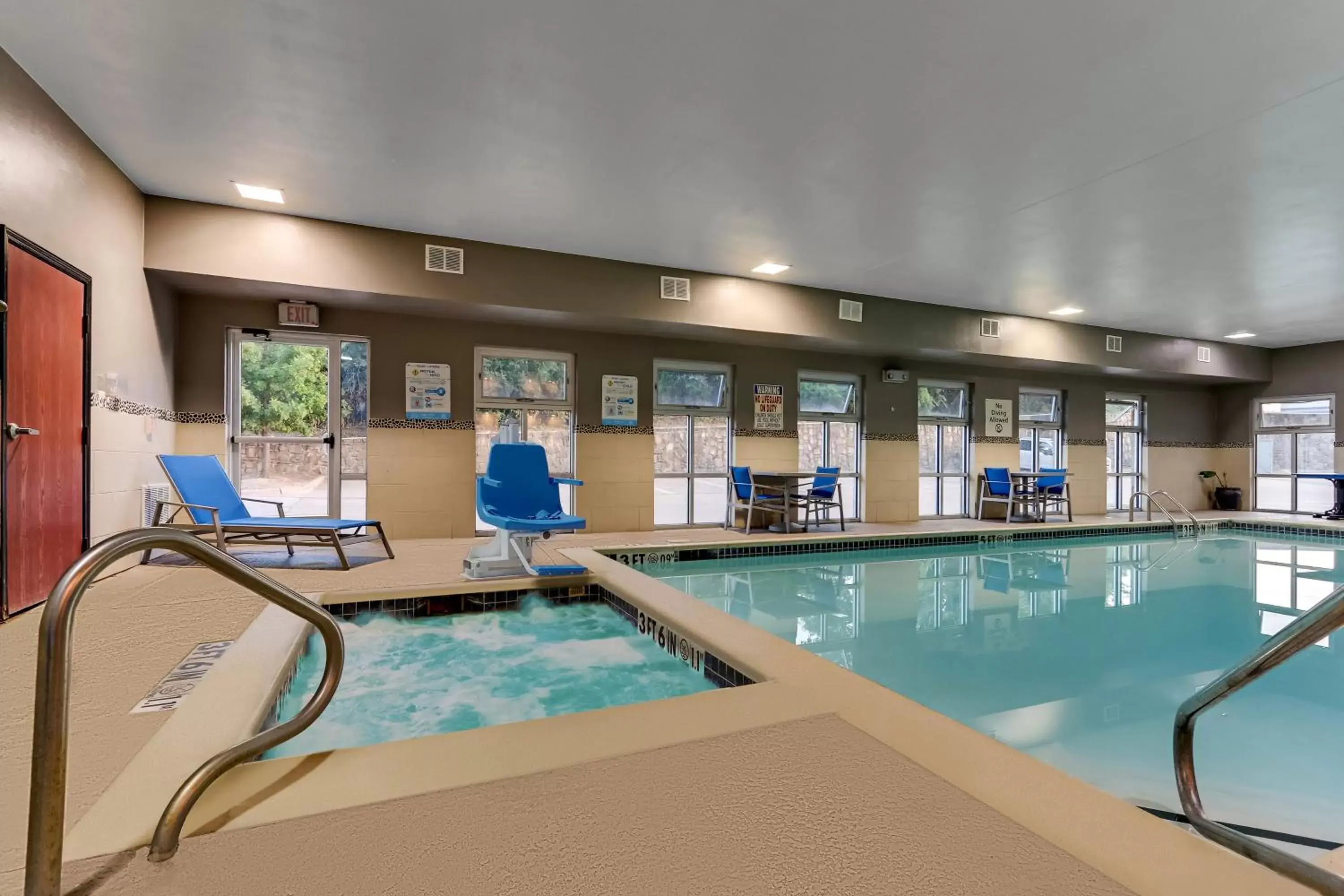 Swimming Pool in Holiday Inn Express Hotel and Suites Weatherford, an IHG Hotel