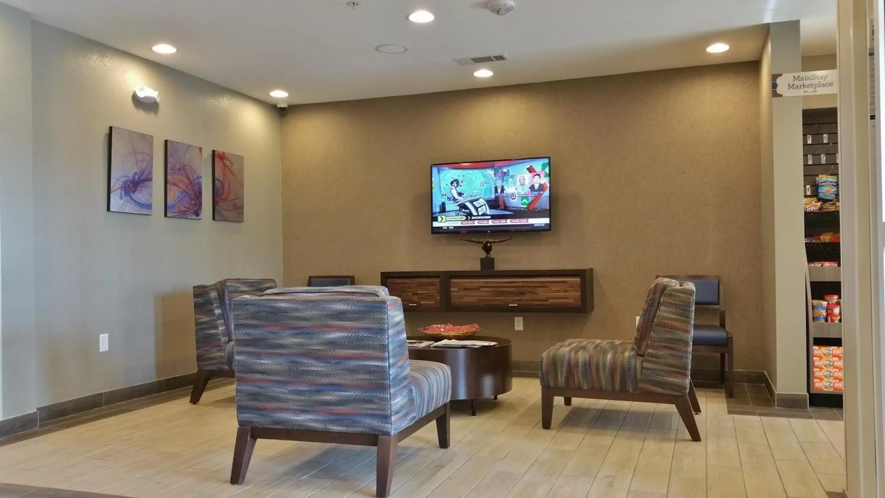 Lobby or reception, TV/Entertainment Center in MainStay Suites Midland