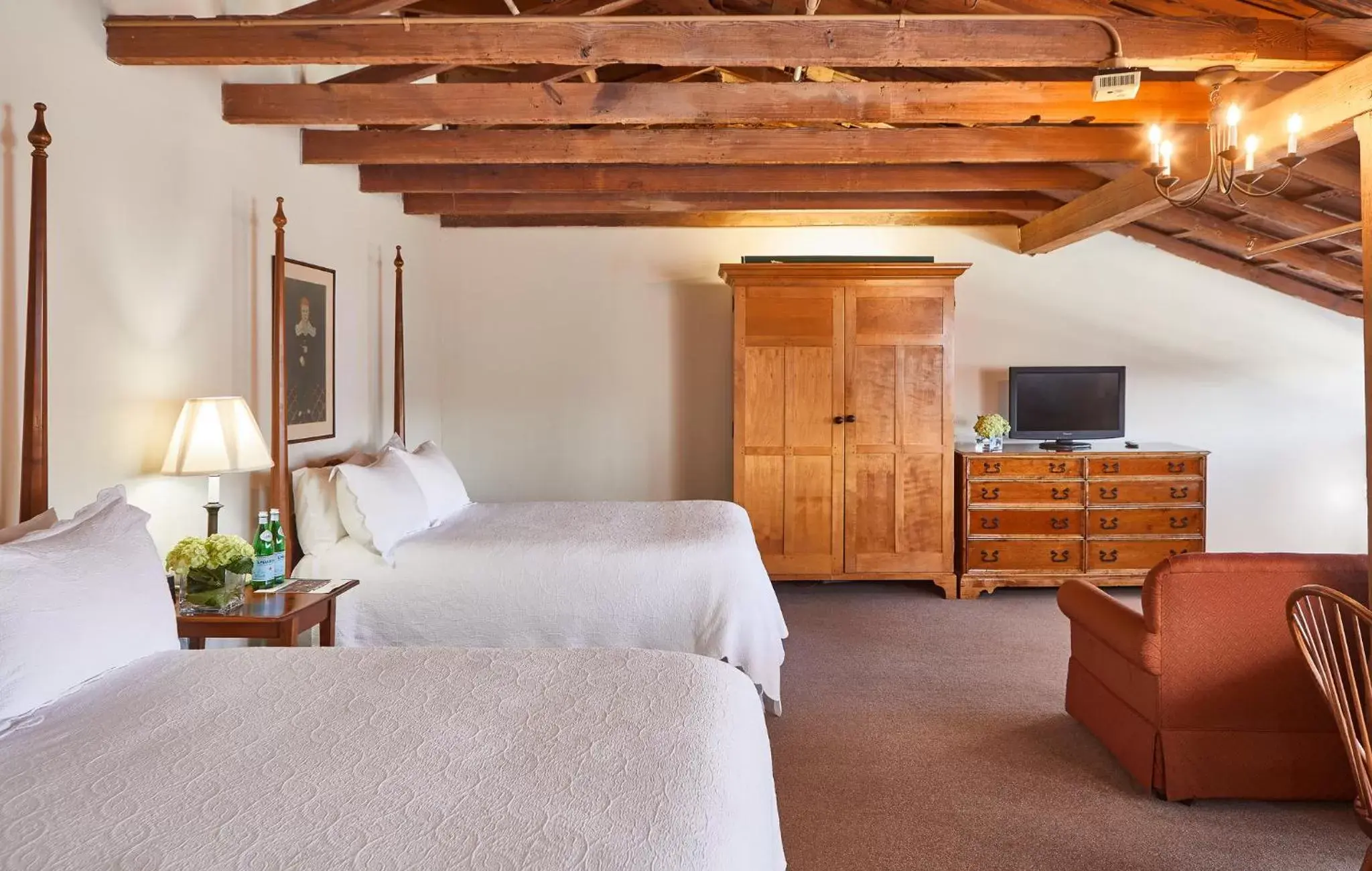 TV and multimedia, Bed in The Historic Brookstown Inn, Trademark Collection by Wyndham