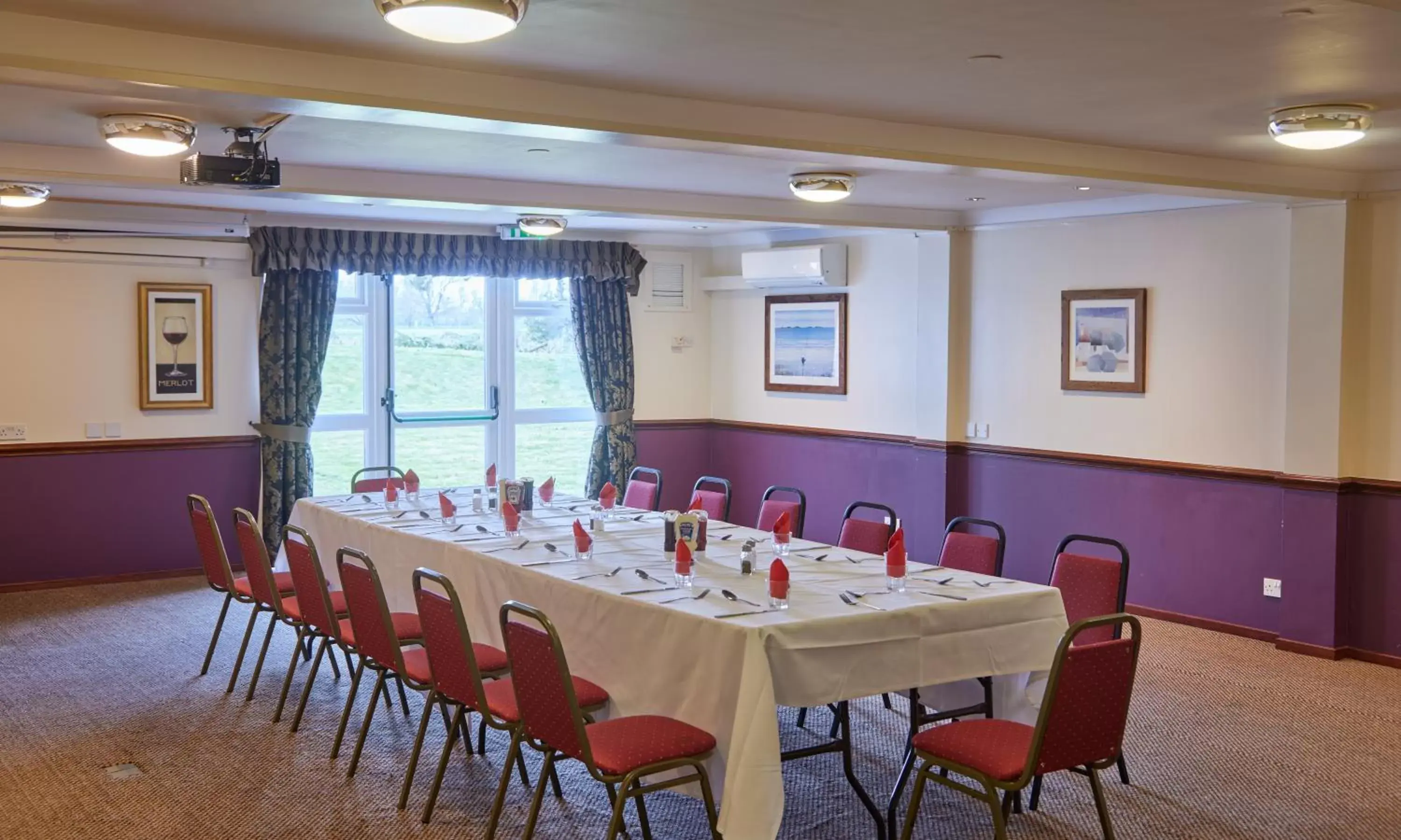 Meeting/conference room in Farmhouse Innlodge by Greene King Inns